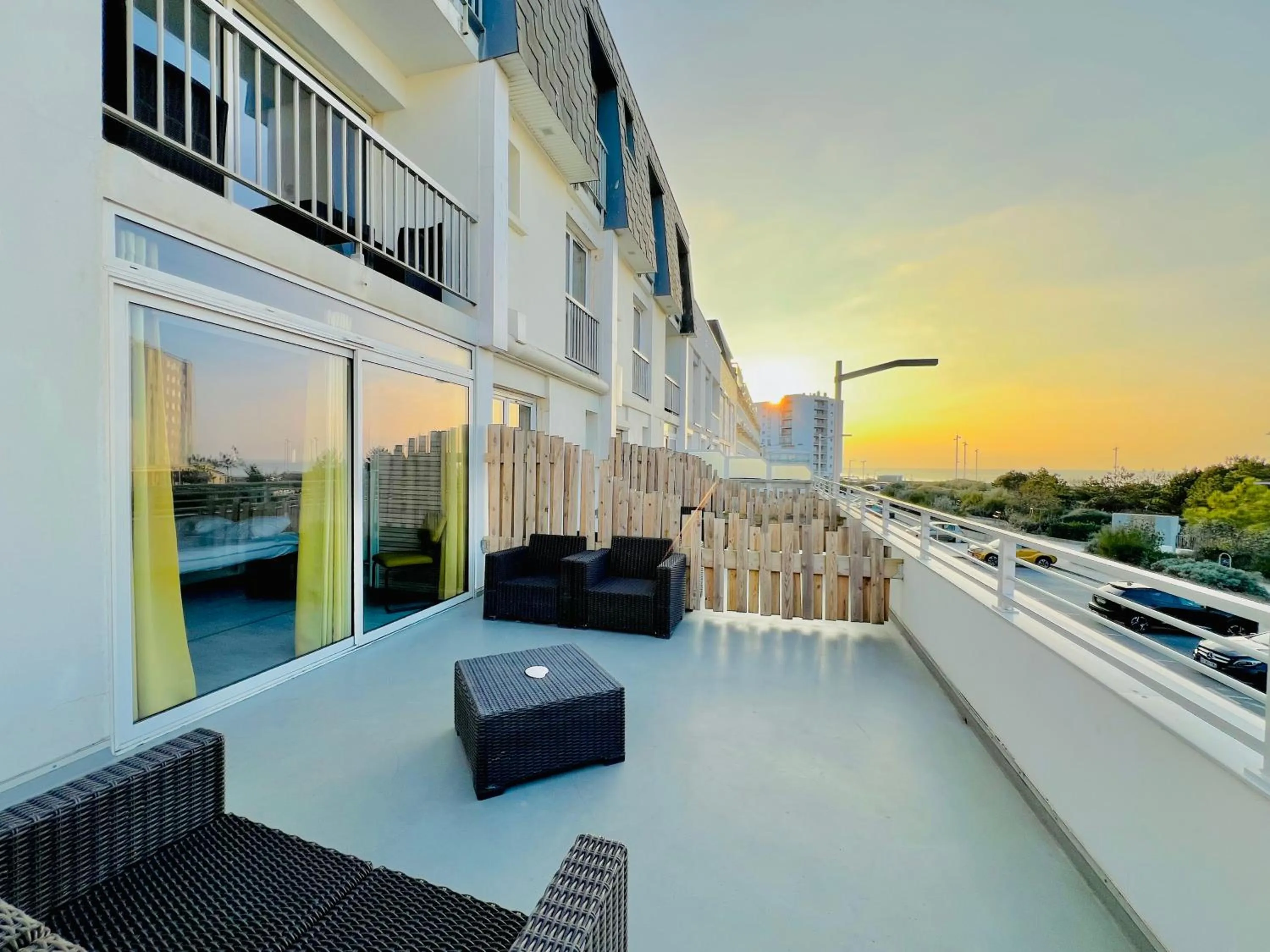 Patio in Hôtel Le Littoral - Berck sur Mer