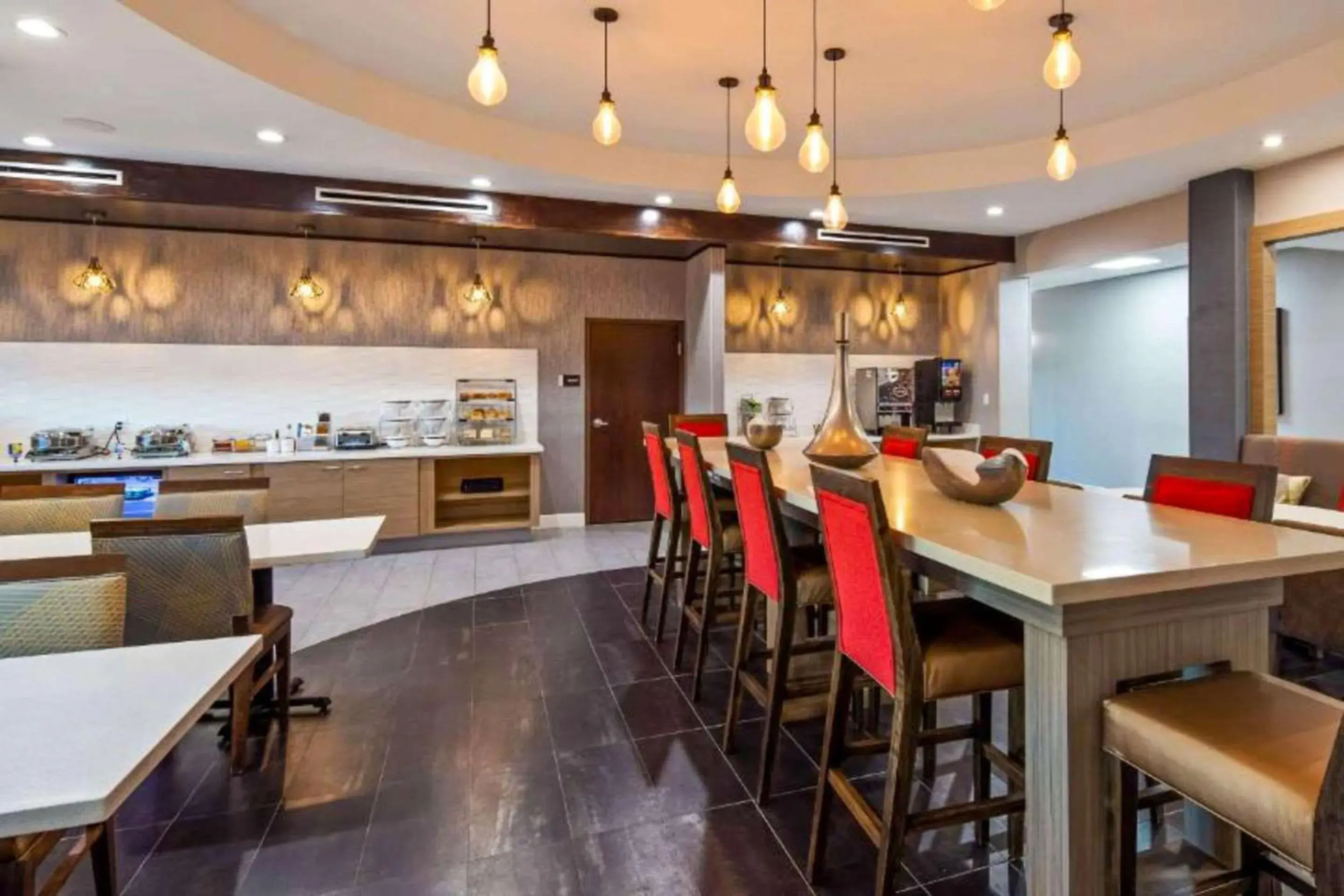 Breakfast in Comfort Inn & Suites Houston I-45 North - IAH Breakfast in Comfort Inn & Suites Houston I-45 North - IAH