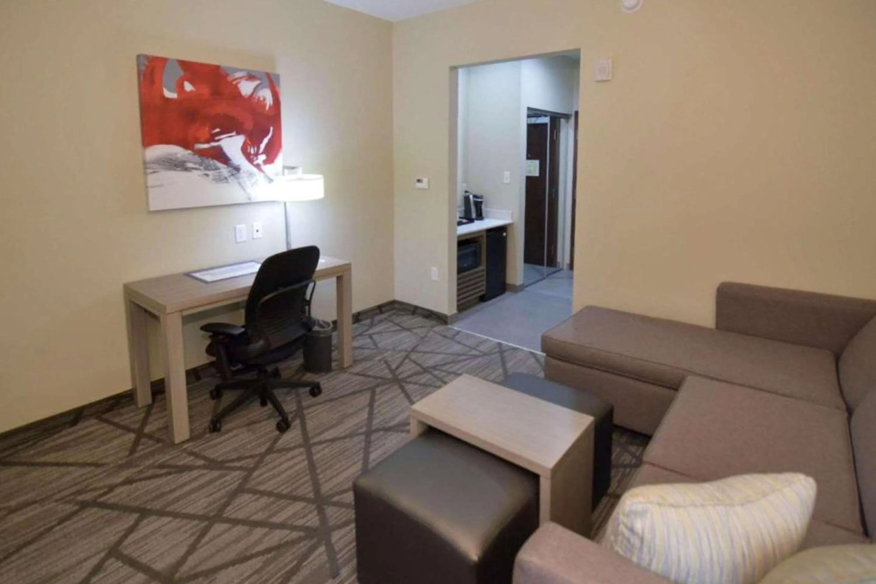 Seating area in Comfort Inn & Suites Houston I-45 North - IAH