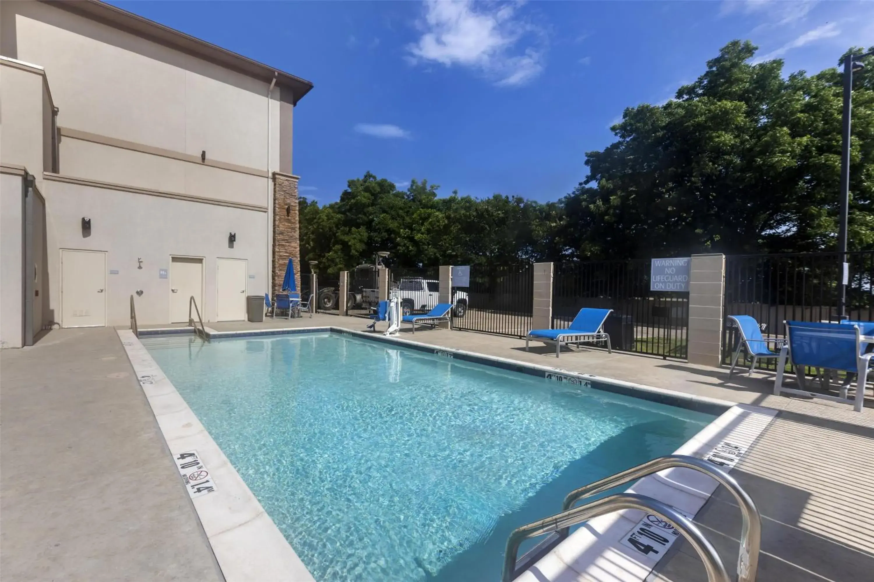 Pool view in Best Western Plus Pauls Valley Pool view in Best Western Plus Pauls Valley
