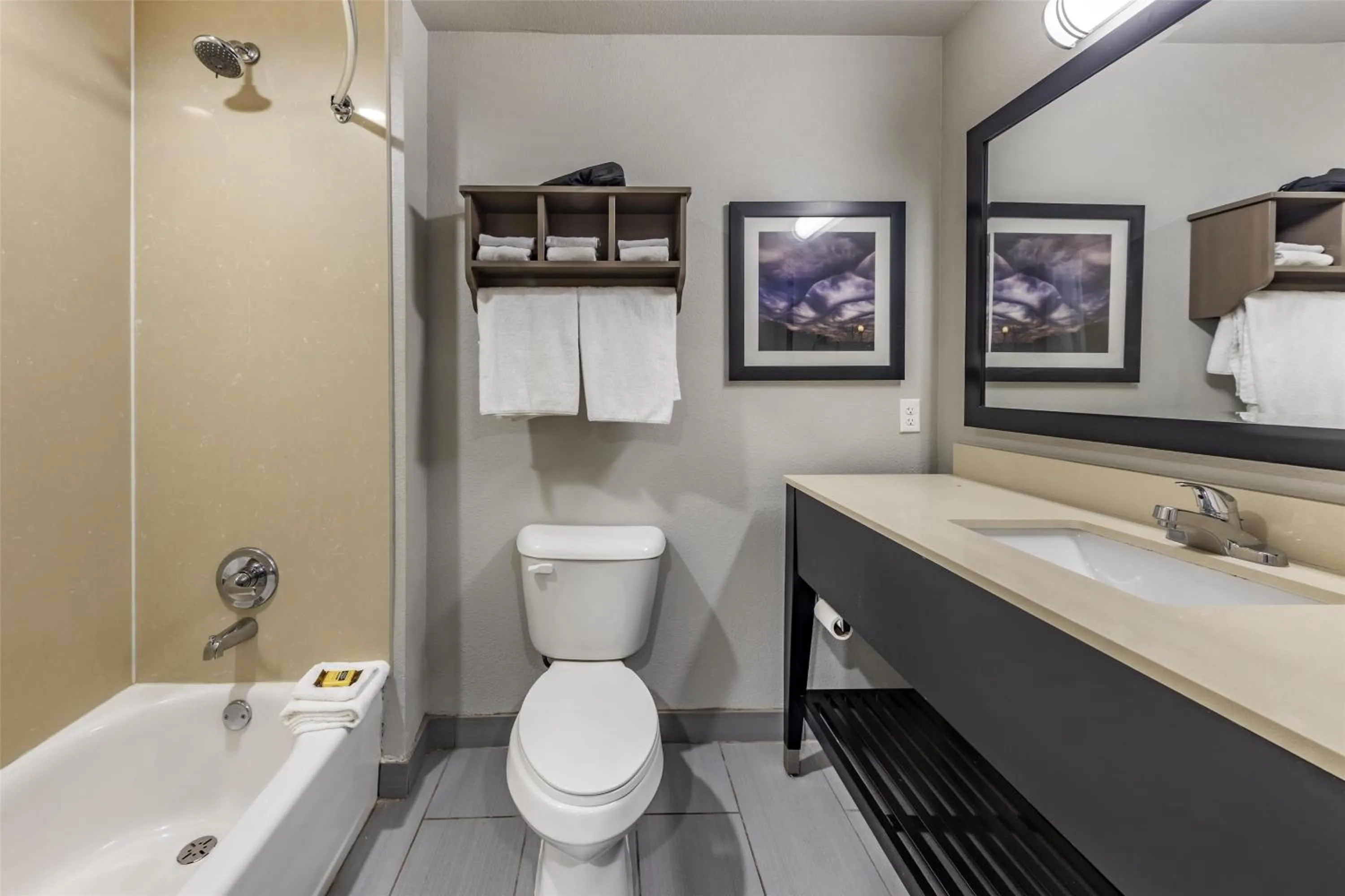 Bathroom in Best Western Plus Pauls Valley