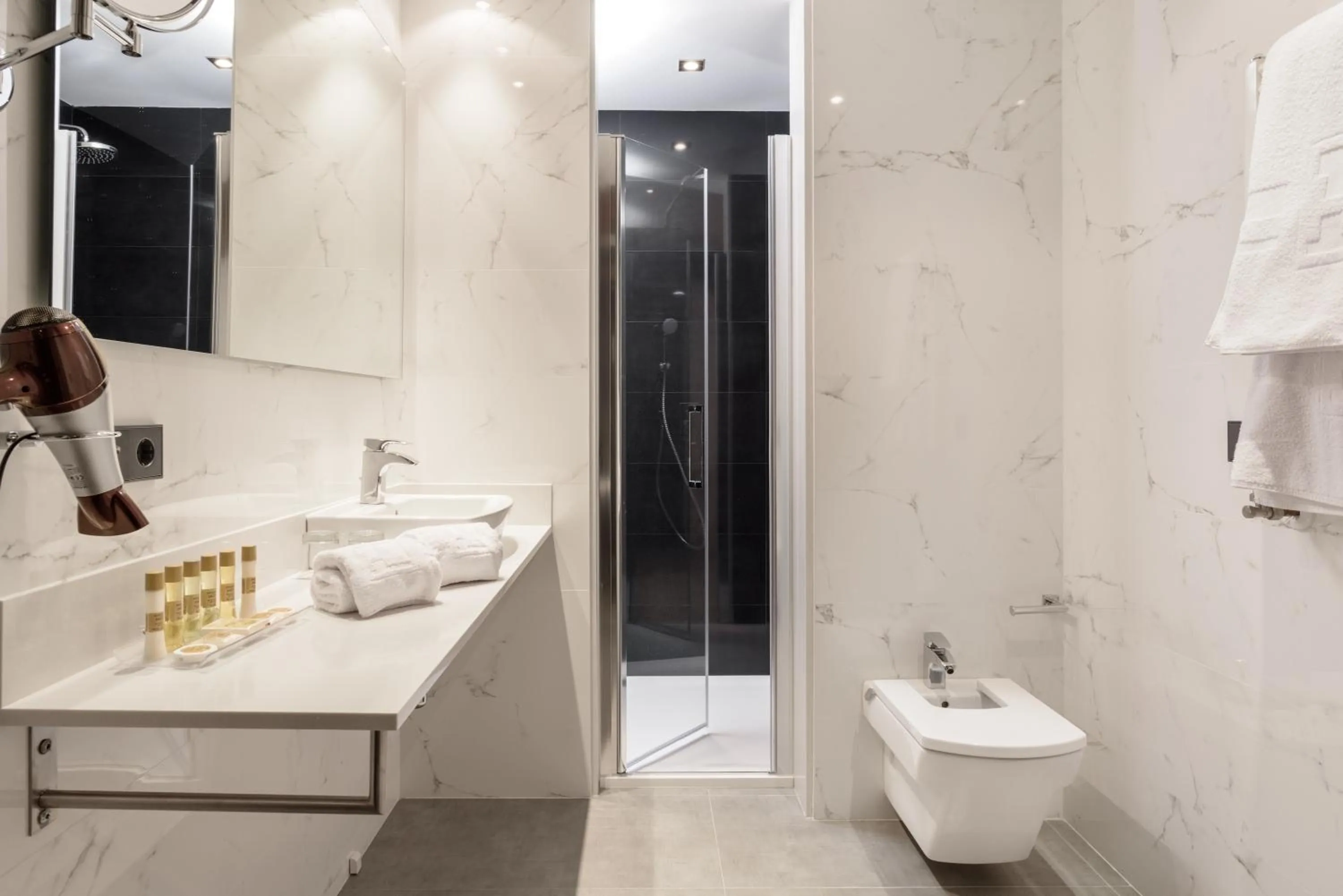 Shower in Eurostars Fuerte Ruavieja