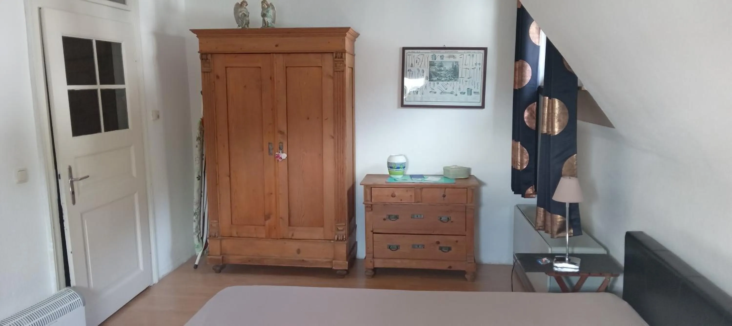 Bedroom, Bed in Wohnen im Burghotel