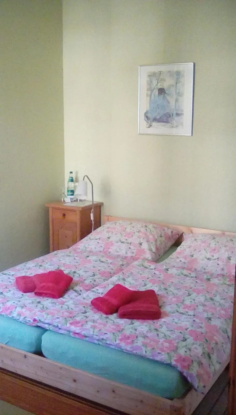 Photo of the whole room, Bed in Wohnen im Burghotel