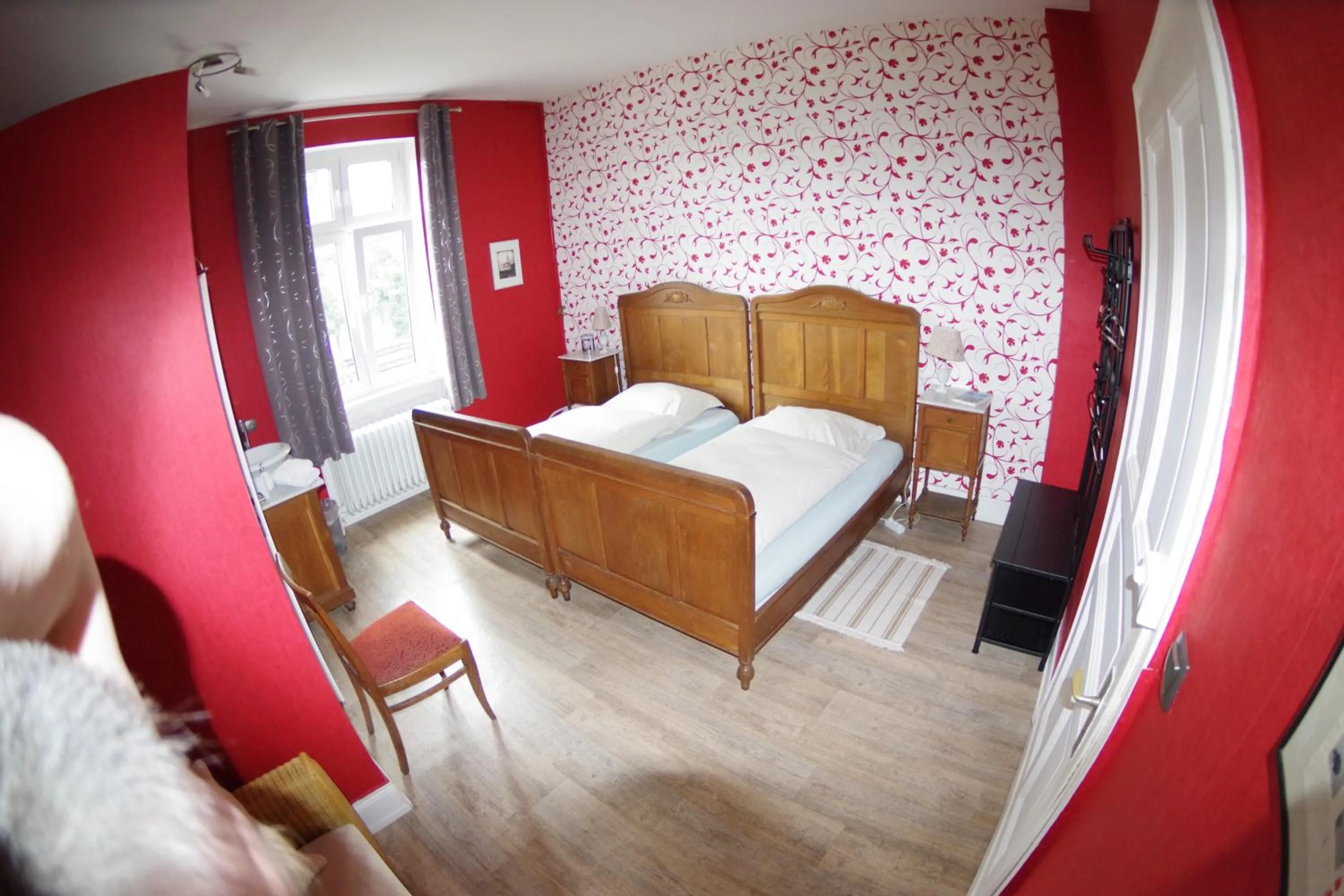 Photo of the whole room, Bed in Wohnen im Burghotel