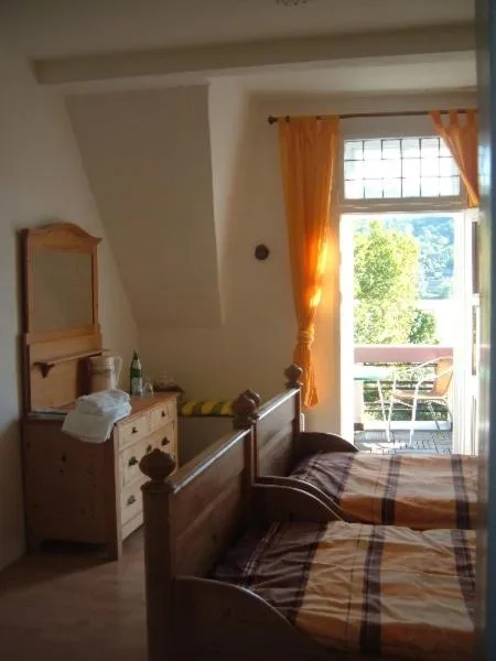 Photo of the whole room, Bed in Wohnen im Burghotel