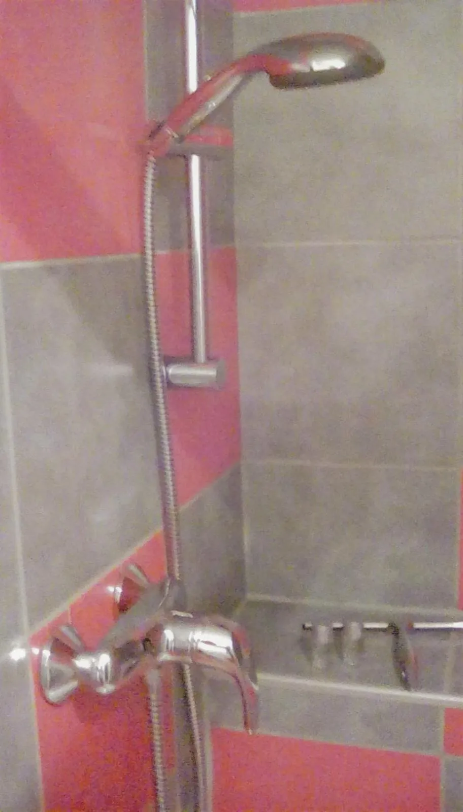 Shower in Wohnen im Burghotel