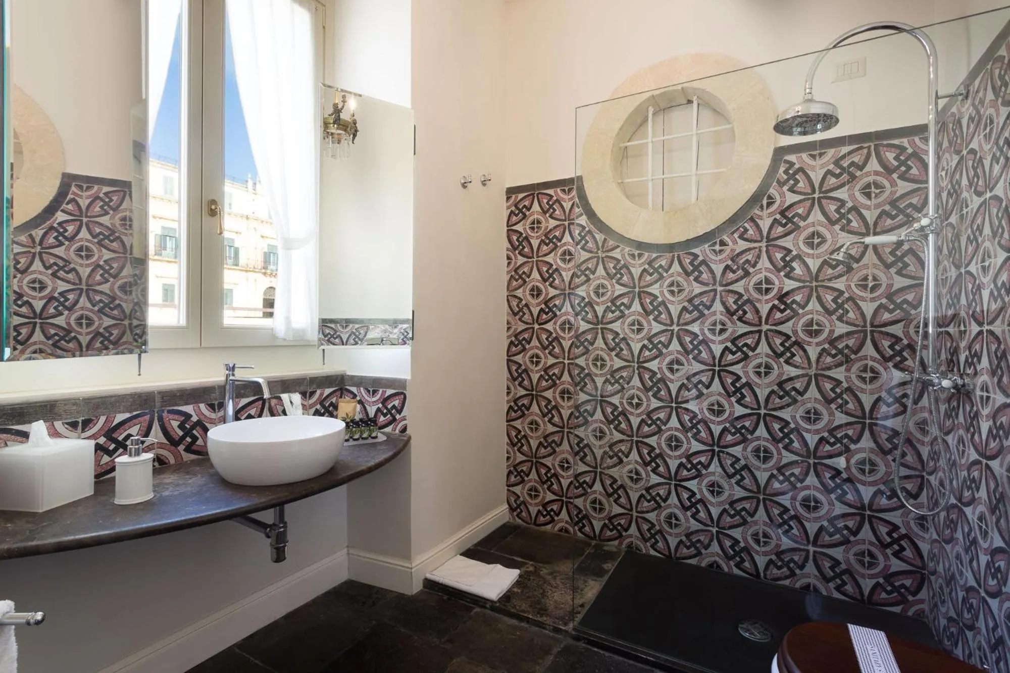 Shower in San Carlo Suites