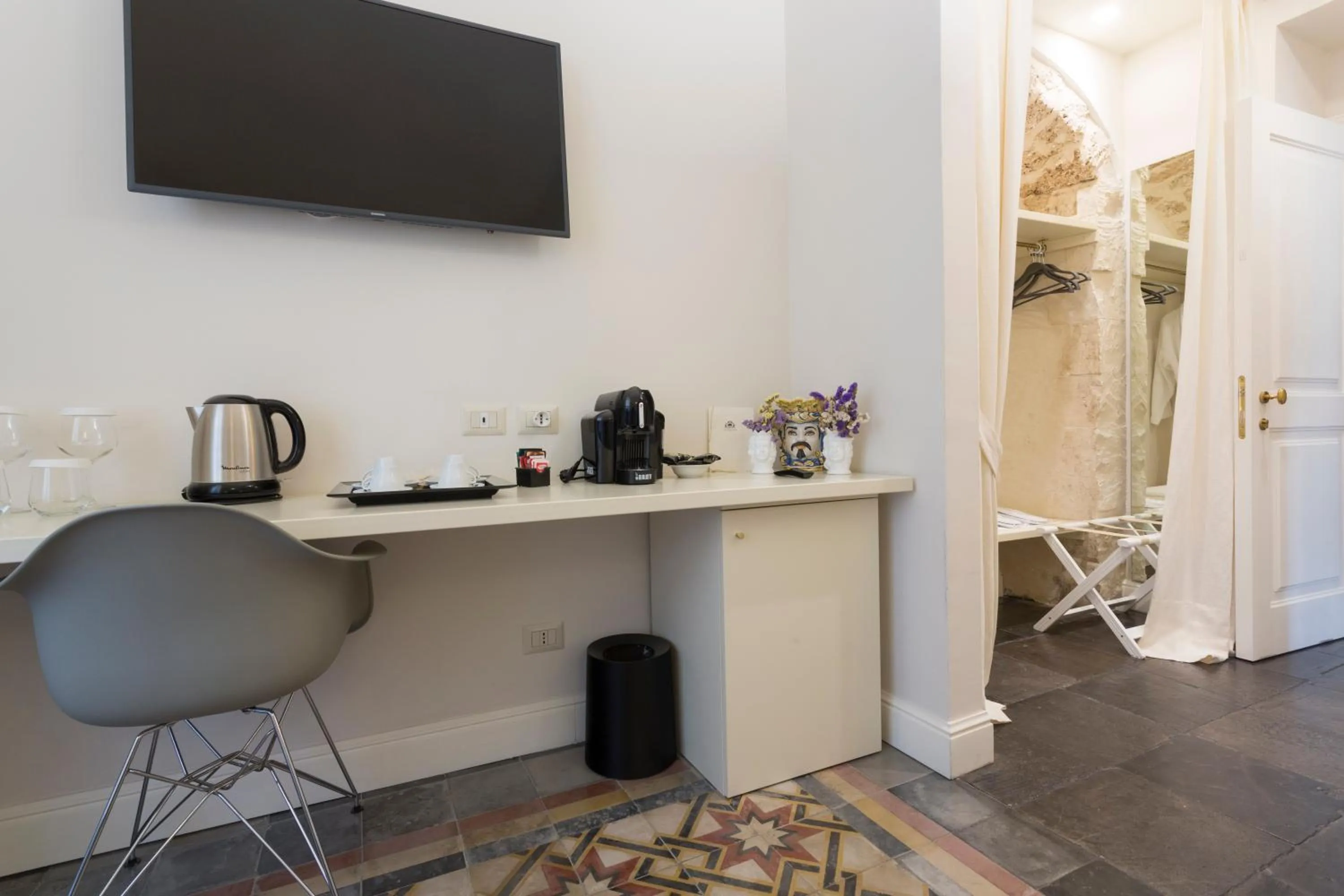 Photo of the whole room in San Carlo Suites