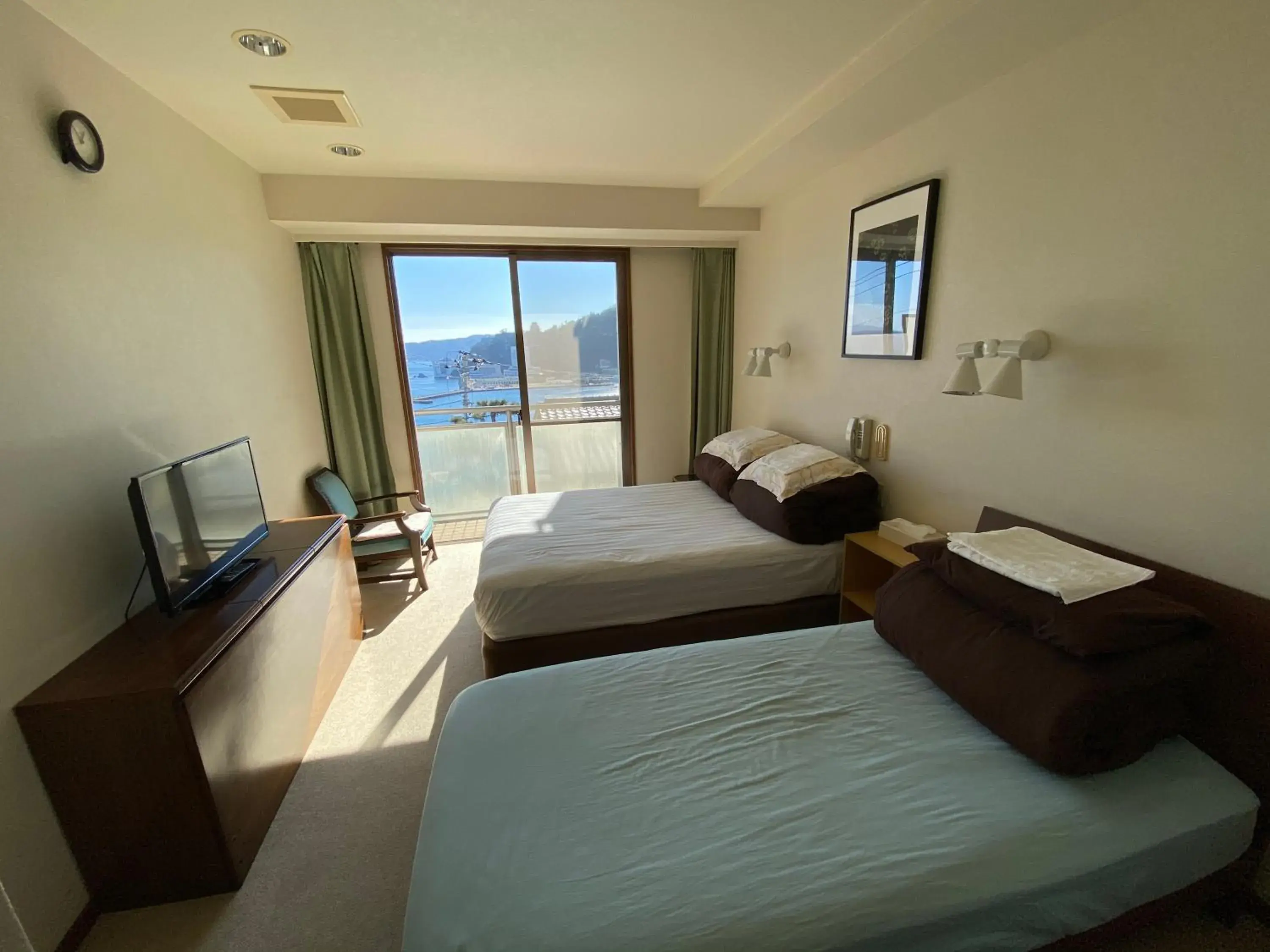 Photo of the whole room, Bed in Atami Onsen Guest House Megumi 5 minutes walk from Atami Station Photo of the whole room, Bed in Atami Onsen Guest House Megumi 5 minutes walk from Atami Station