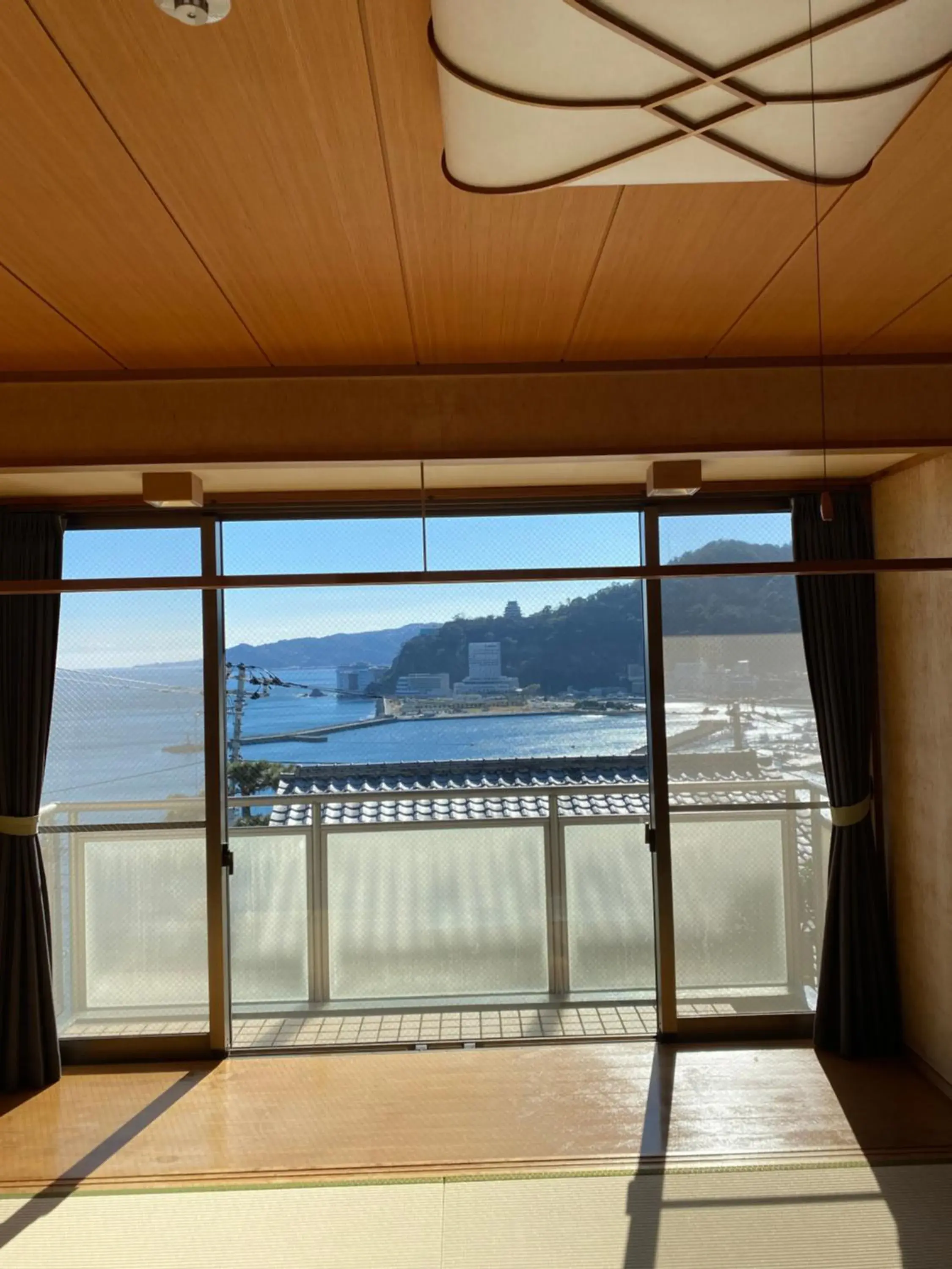 Sea view in Atami Onsen Guest House Megumi 5 minutes walk from Atami Station Sea view in Atami Onsen Guest House Megumi 5 minutes walk from Atami Station