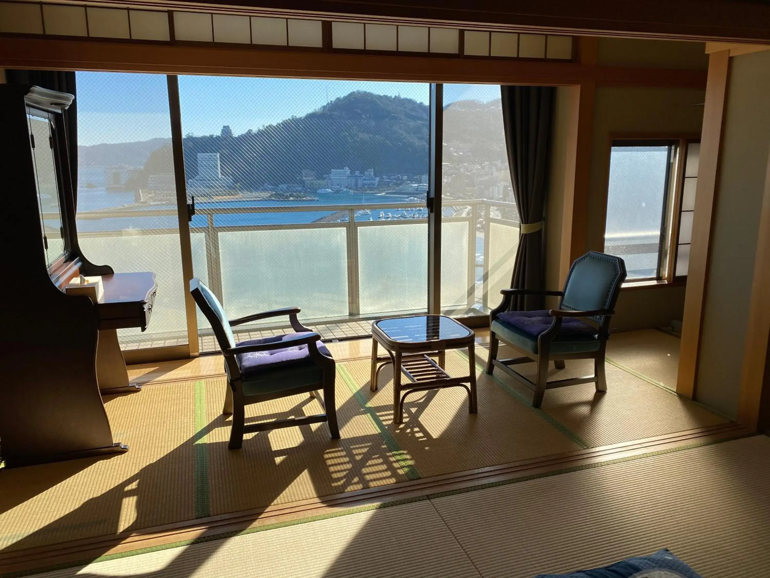 Sea view in Atami Onsen Guest House Megumi 5 minutes walk from Atami Station Sea view in Atami Onsen Guest House Megumi 5 minutes walk from Atami Station