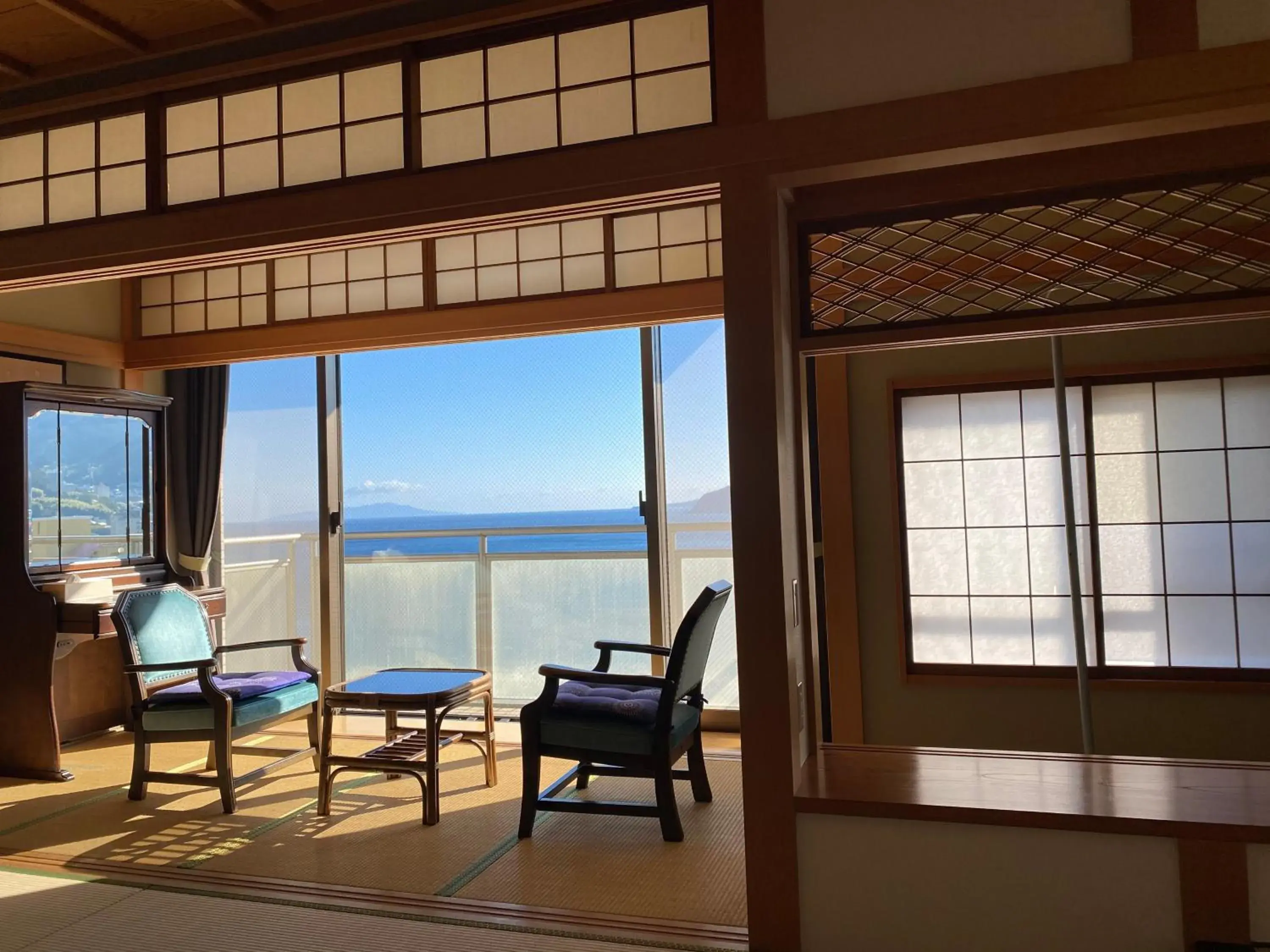 Sea view in Atami Onsen Guest House Megumi 5 minutes walk from Atami Station Sea view in Atami Onsen Guest House Megumi 5 minutes walk from Atami Station