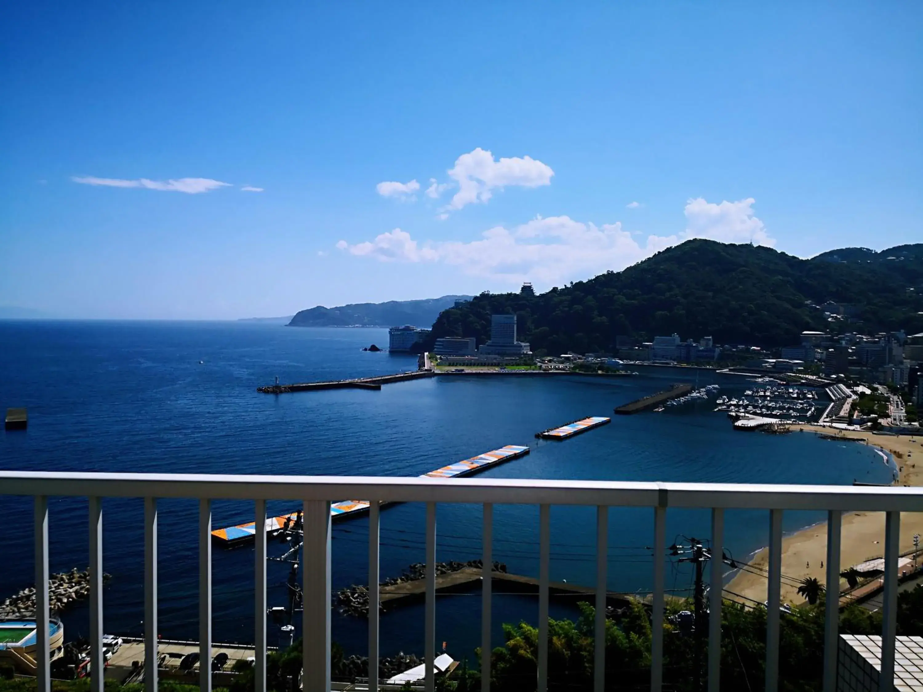 Sea view in Atami Onsen Guest House Megumi 5 minutes walk from Atami Station Sea view in Atami Onsen Guest House Megumi 5 minutes walk from Atami Station