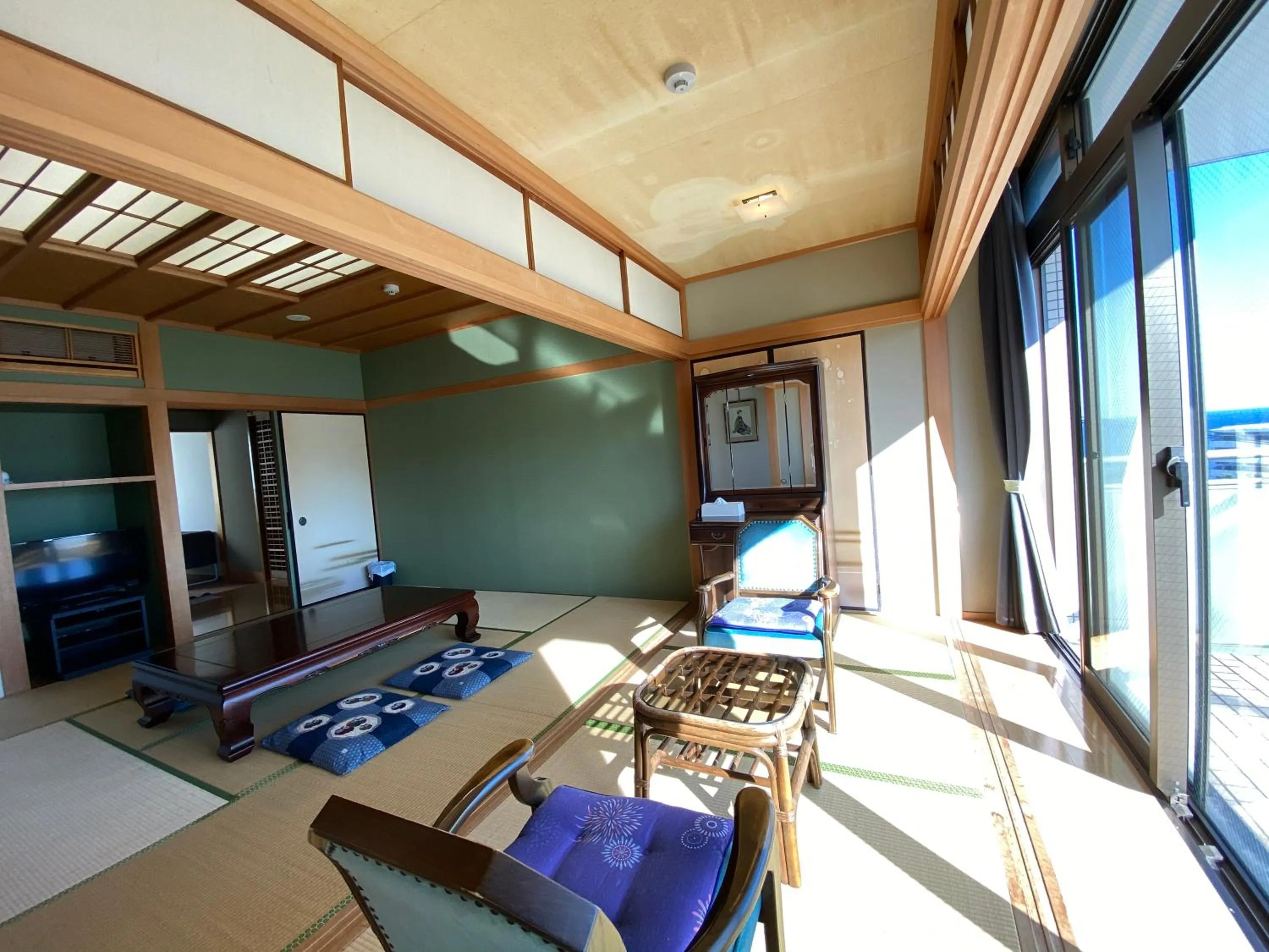 Atami Onsen Guest House Megumi 5 minutes walk from Atami Station