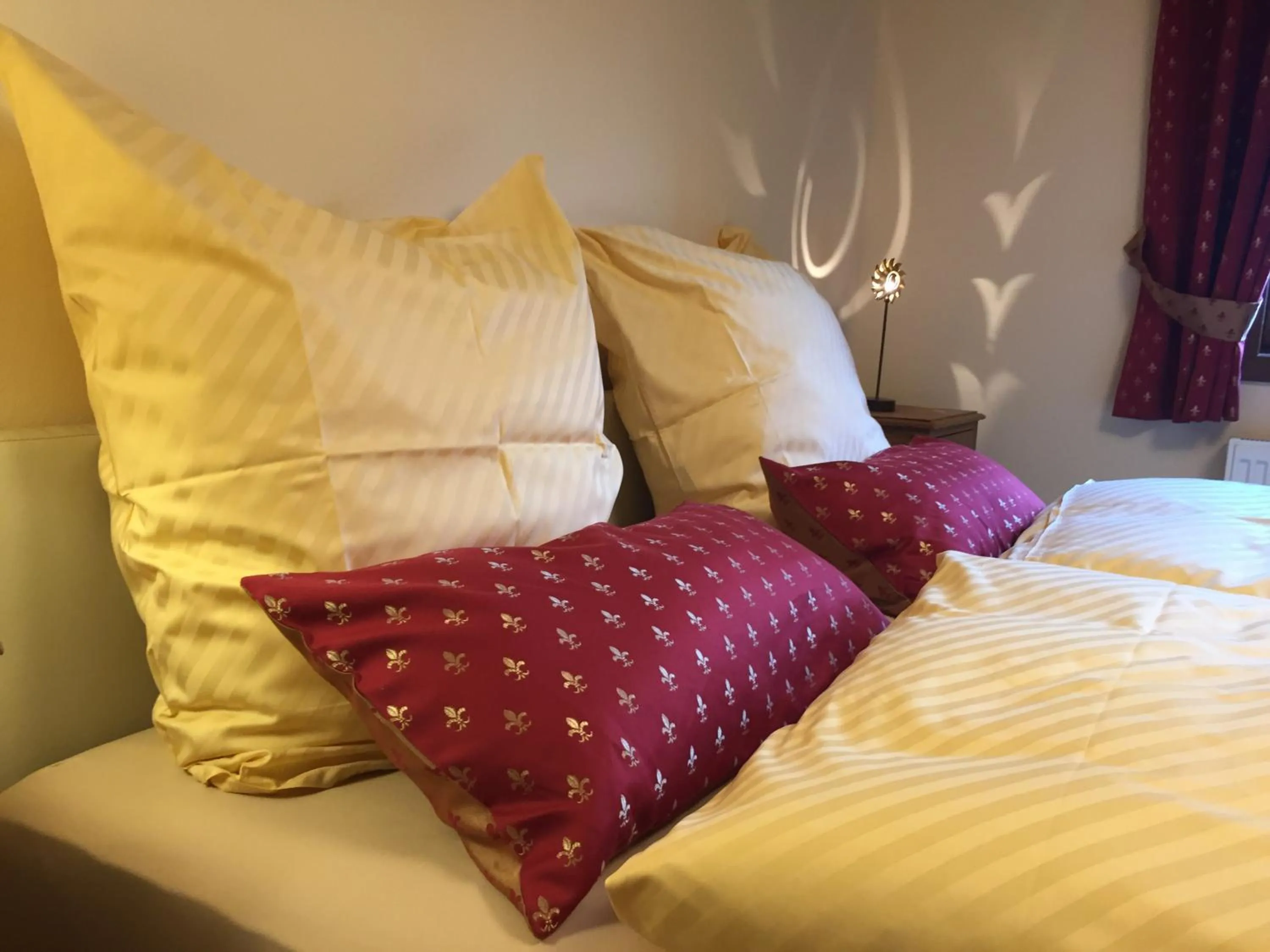 View (from property/room), Bed in McMüller's Kemenate Fulda