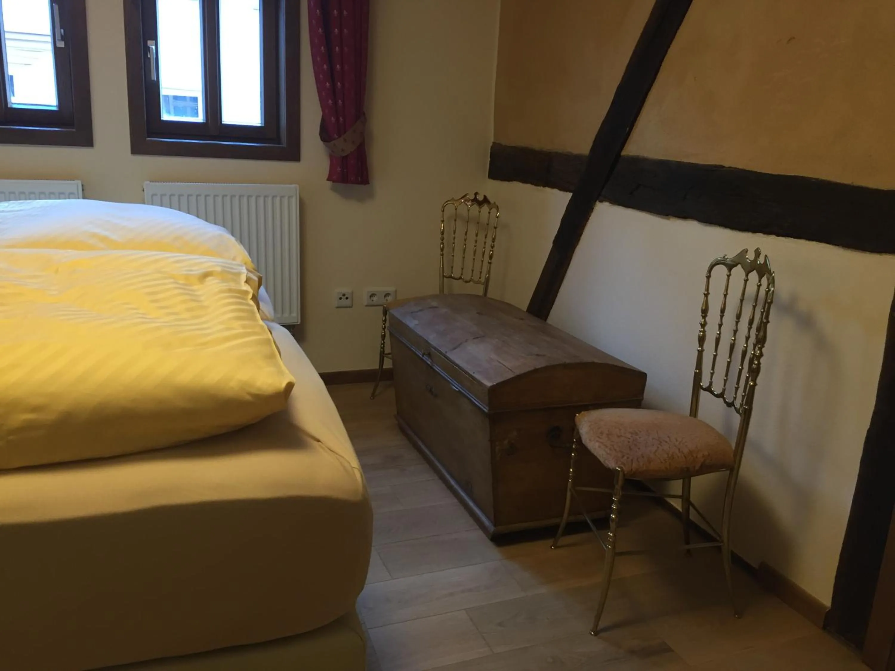 Photo of the whole room, Bed in McMüller's Kemenate Fulda