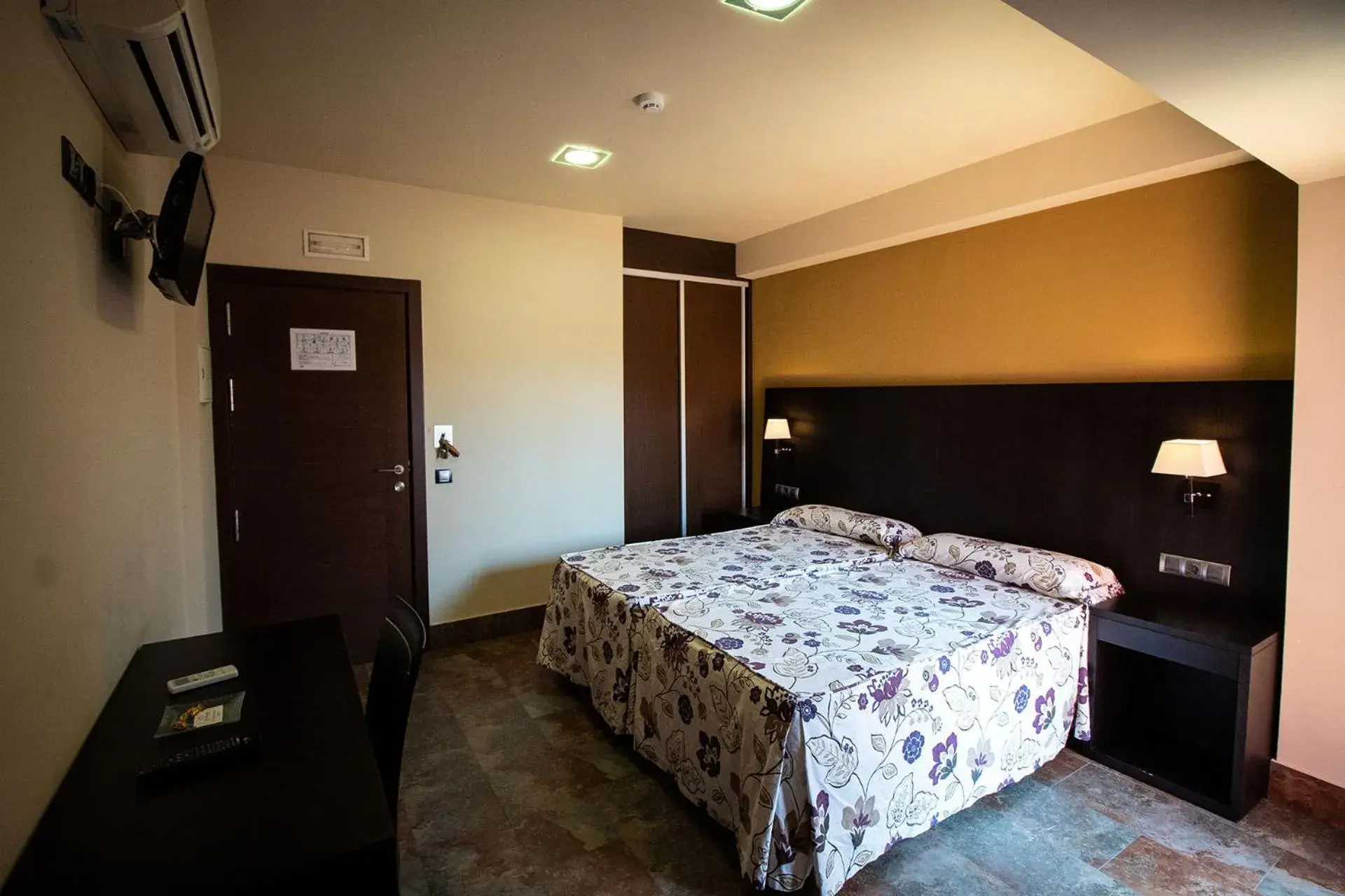 Double or Twin Room - single occupancy in Hostal Restaurante La Bartola Double or Twin Room - single occupancy in Hostal Restaurante La Bartola