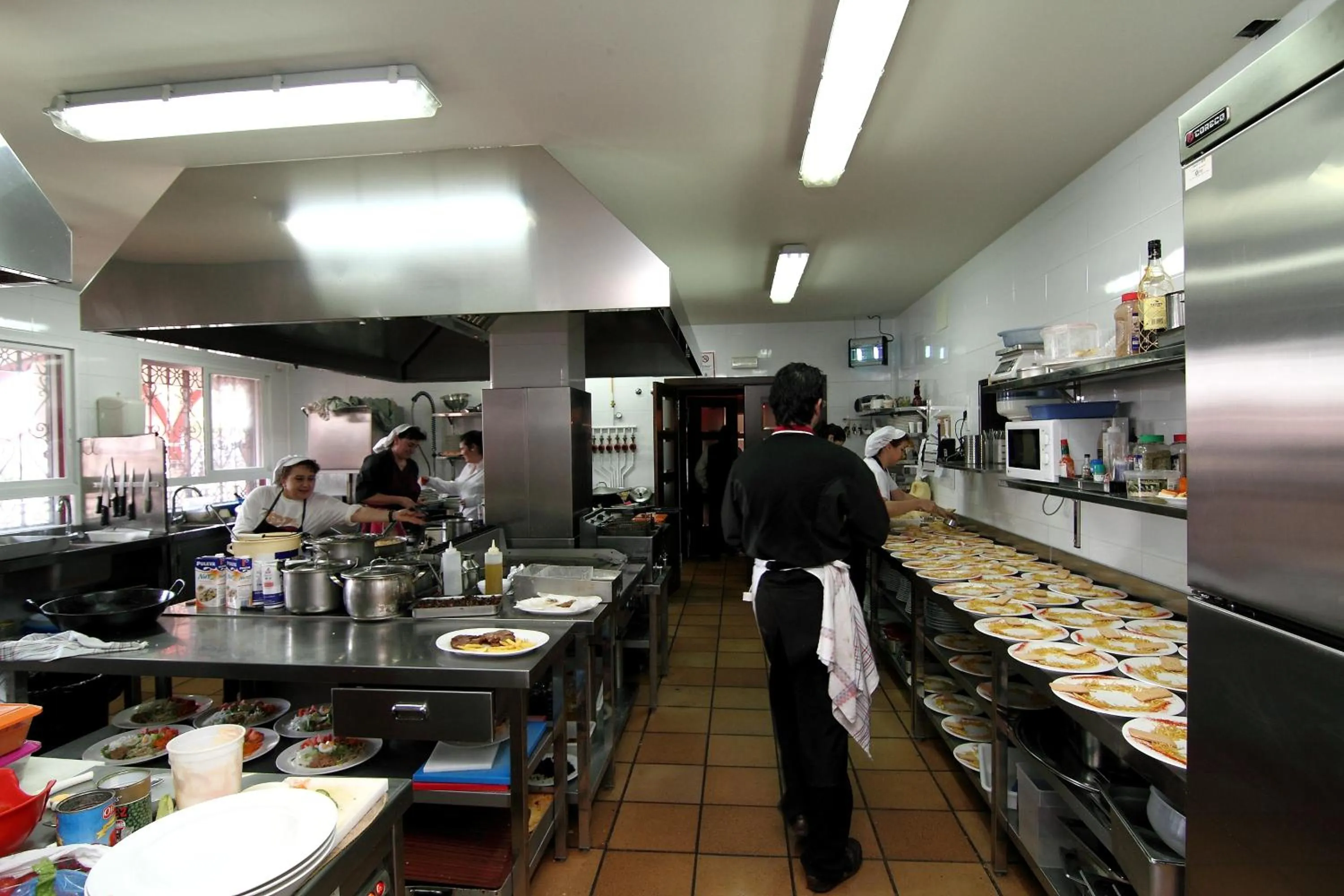 kitchen in Hostal Restaurante La Bartola