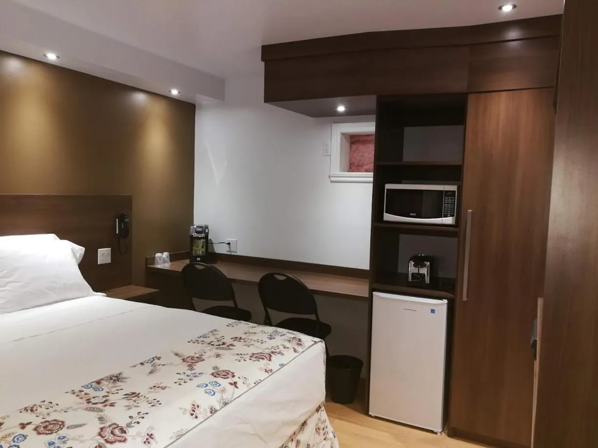 Bed in Motel Chez Nous