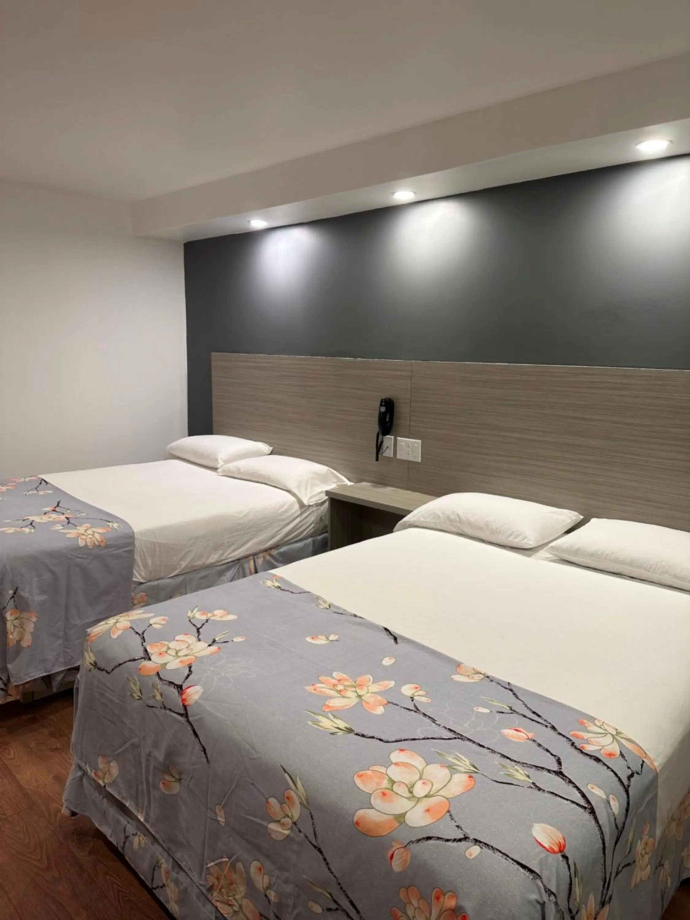 Bed in Motel Chez Nous