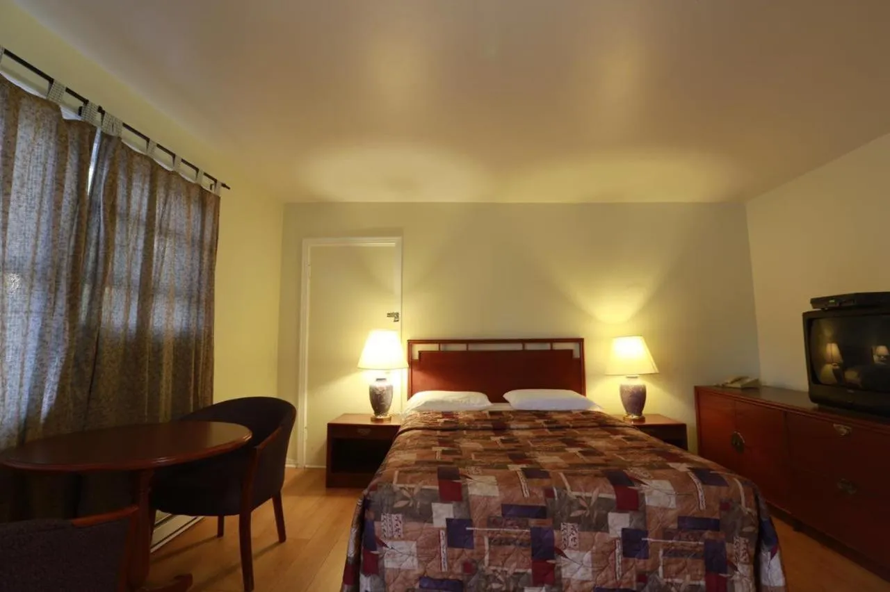 Bed in Motel Chez Nous