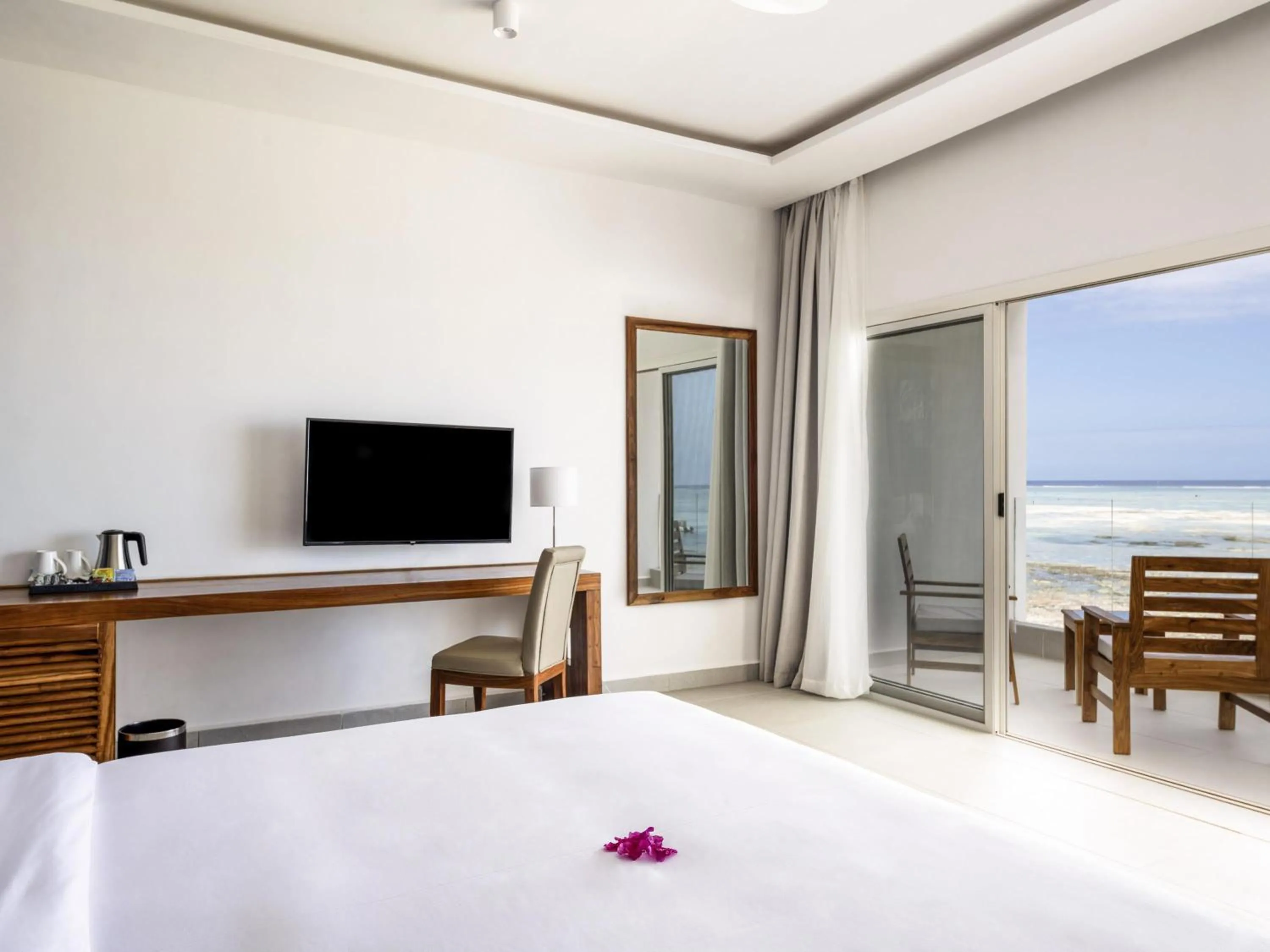 Bedroom, Bed in Nungwi Dreams by Mantis