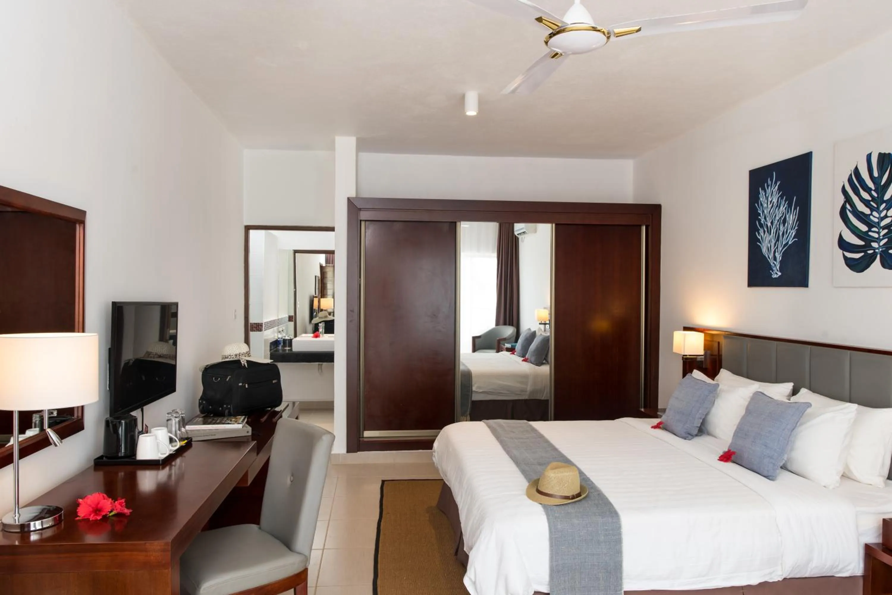 Photo of the whole room, Bed in Nungwi Dreams by Mantis