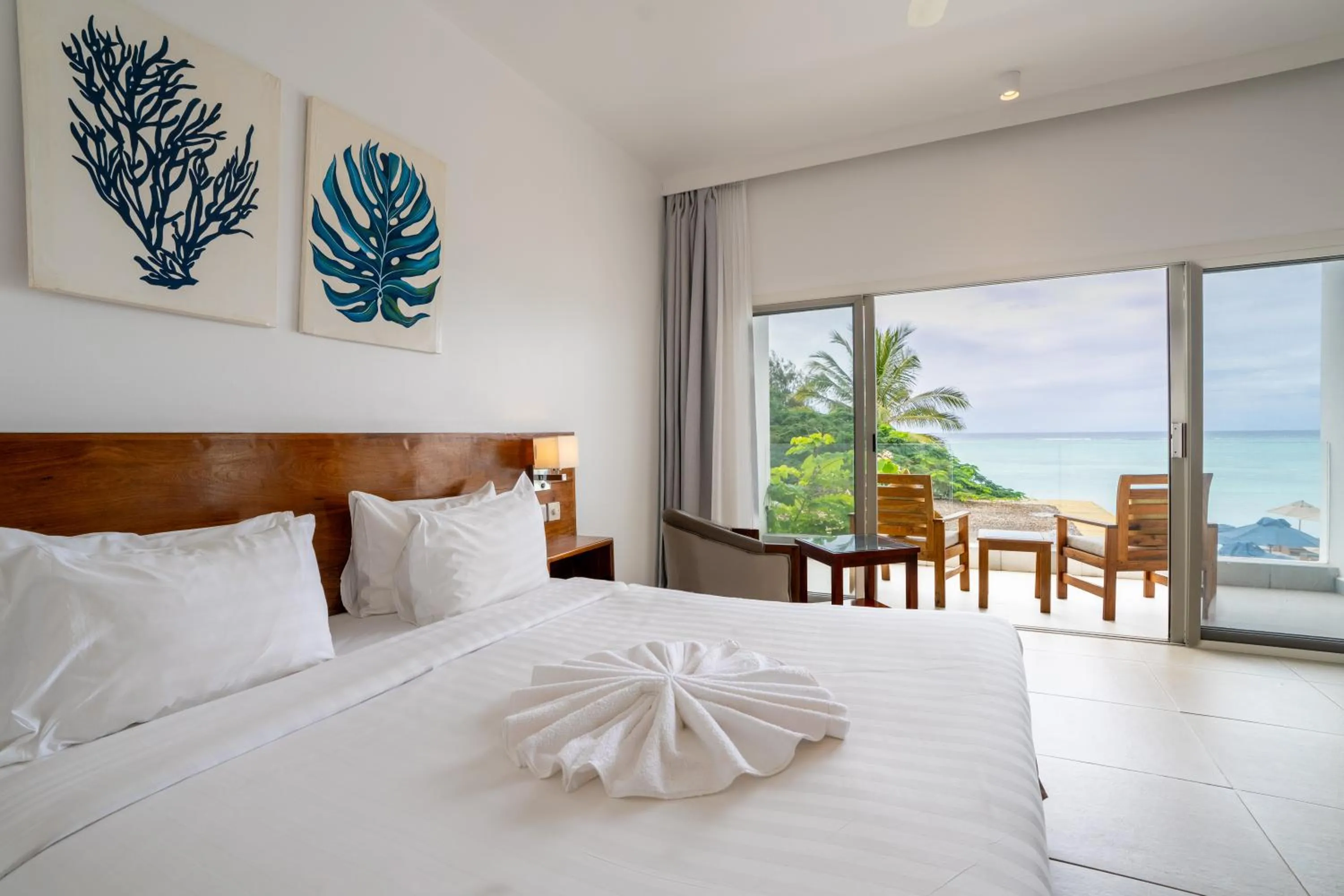 Bedroom, Bed in Nungwi Dreams by Mantis