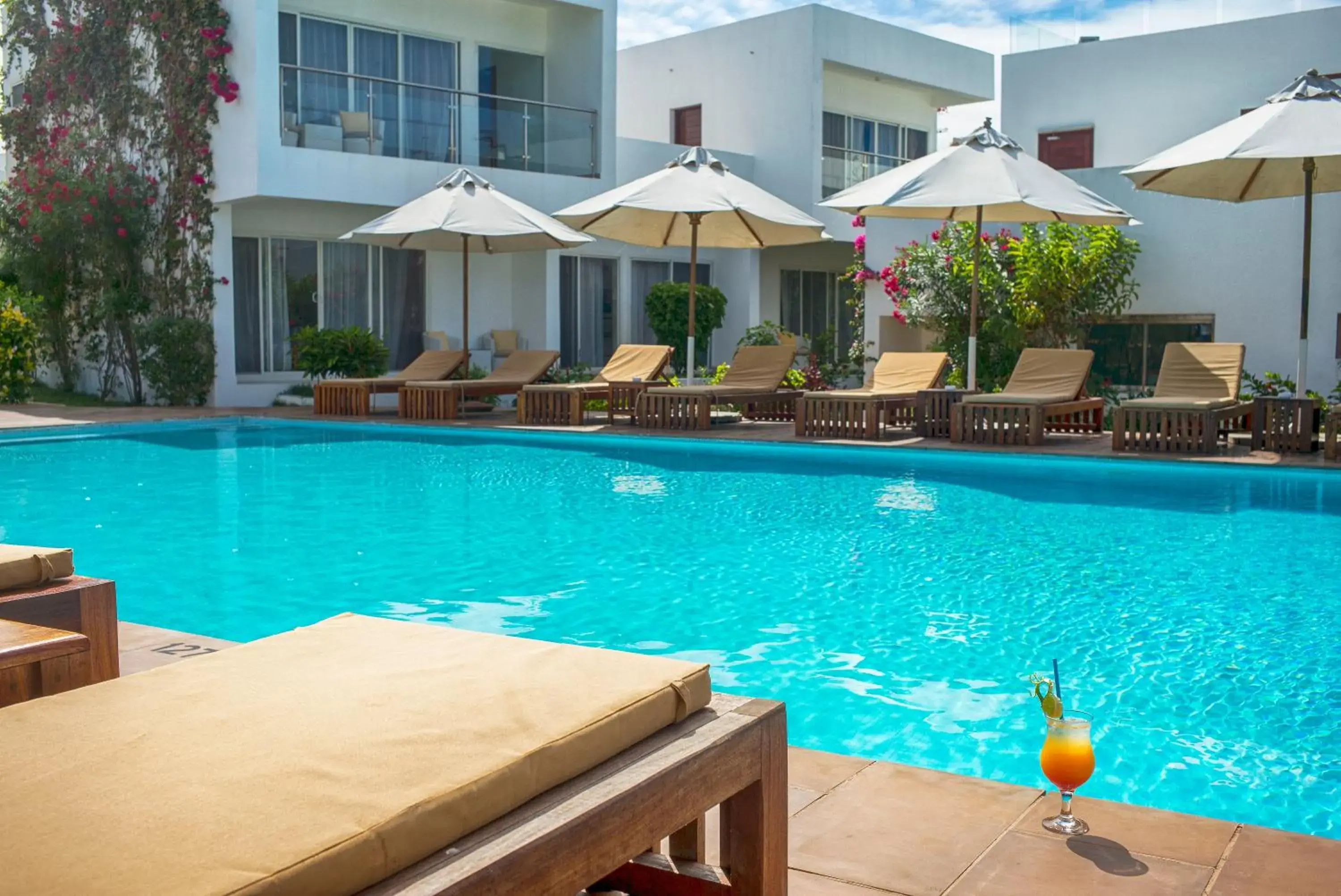 Swimming pool in Nungwi Dreams by Mantis Swimming pool in Nungwi Dreams by Mantis