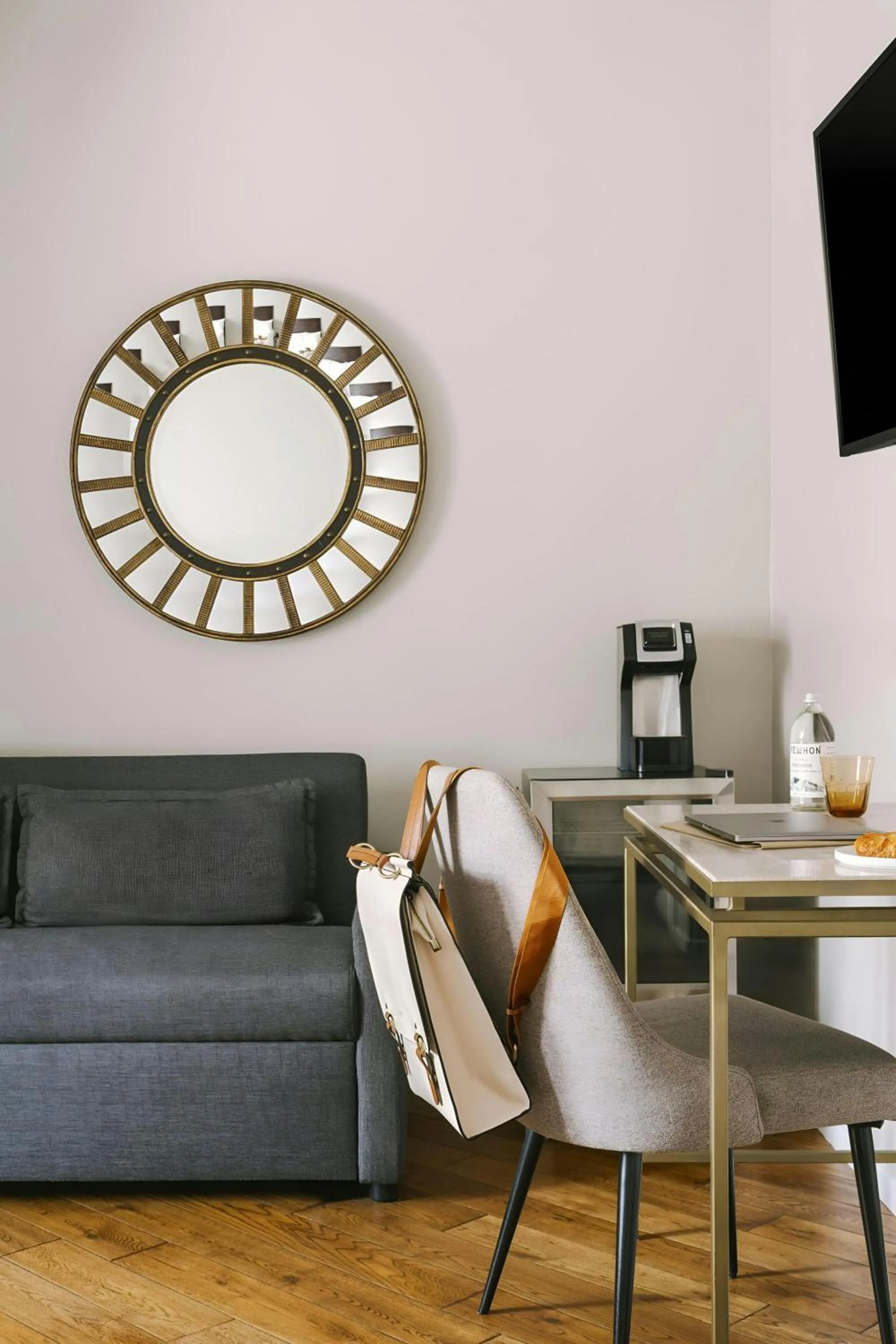 Bedroom in Beverly Terrace Hotel Beverly Hills, Sonder by Marriott Bonvoy