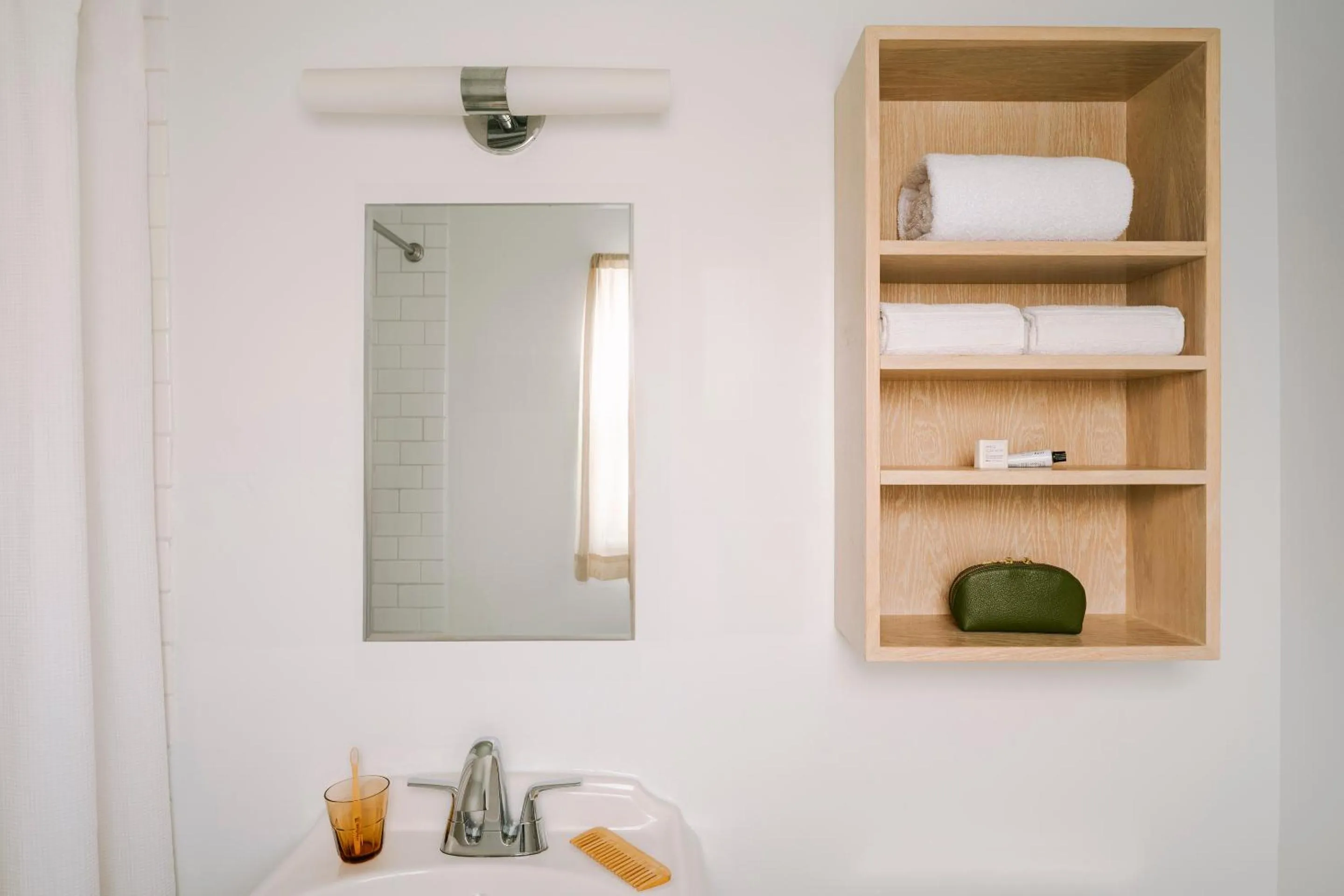 Deluxe King Room in Beverly Terrace Hotel Beverly Hills, Sonder by Marriott Bonvoy