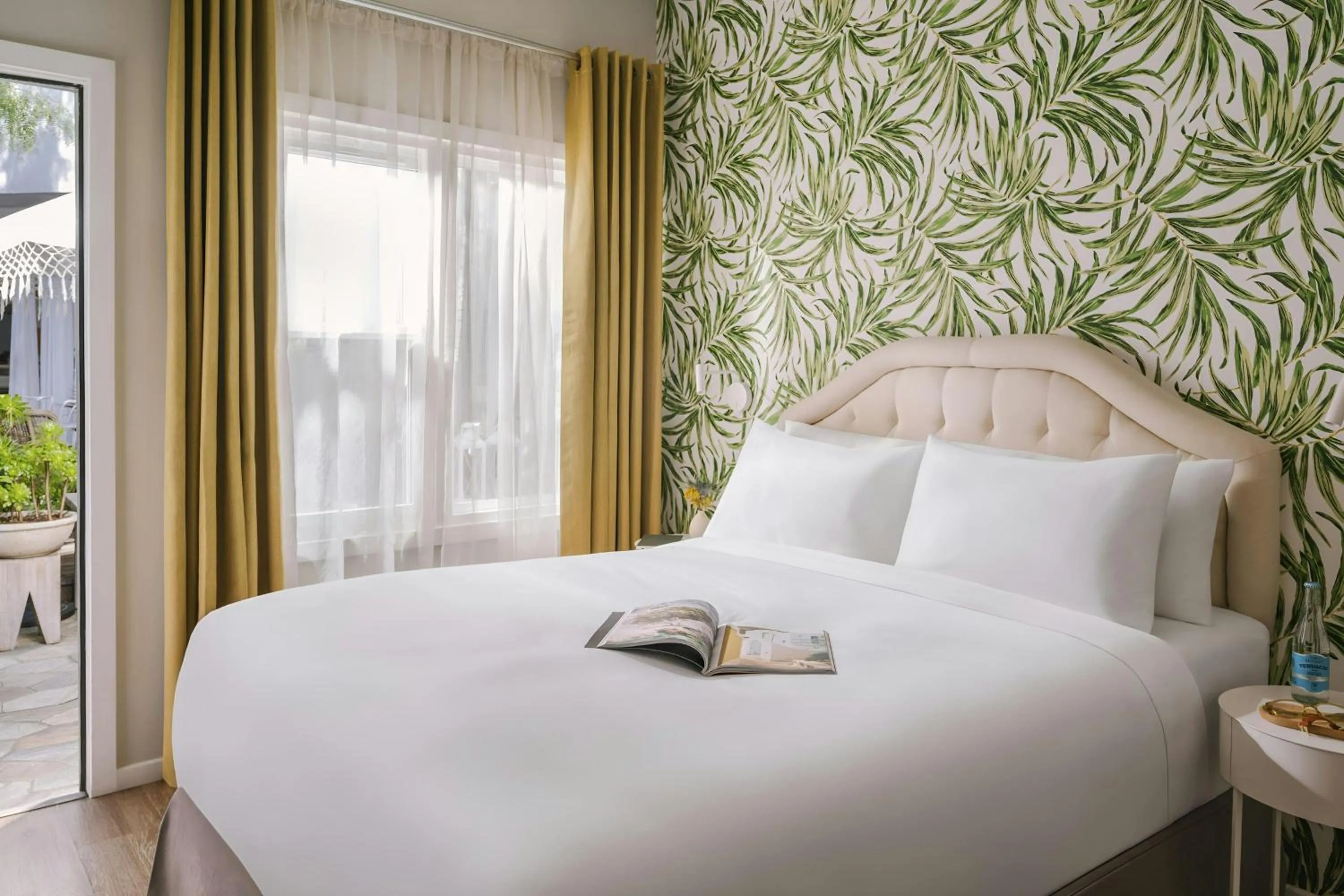 Bedroom, Bed in Beverly Terrace Hotel Beverly Hills, Sonder by Marriott Bonvoy