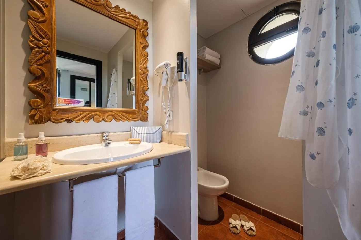 Bathroom in Estival Islantilla