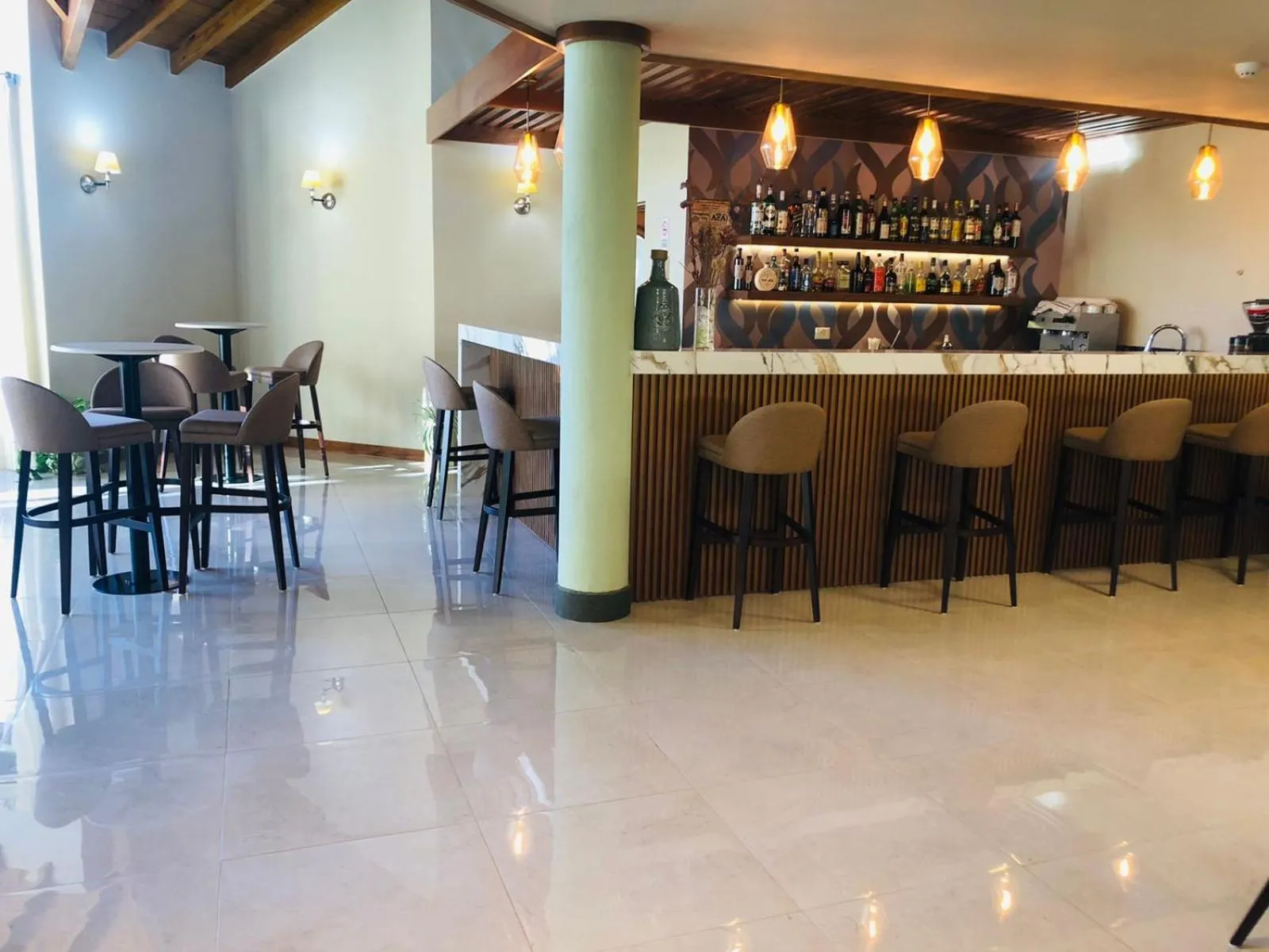 Lounge or bar in Konke Calafate Hotel