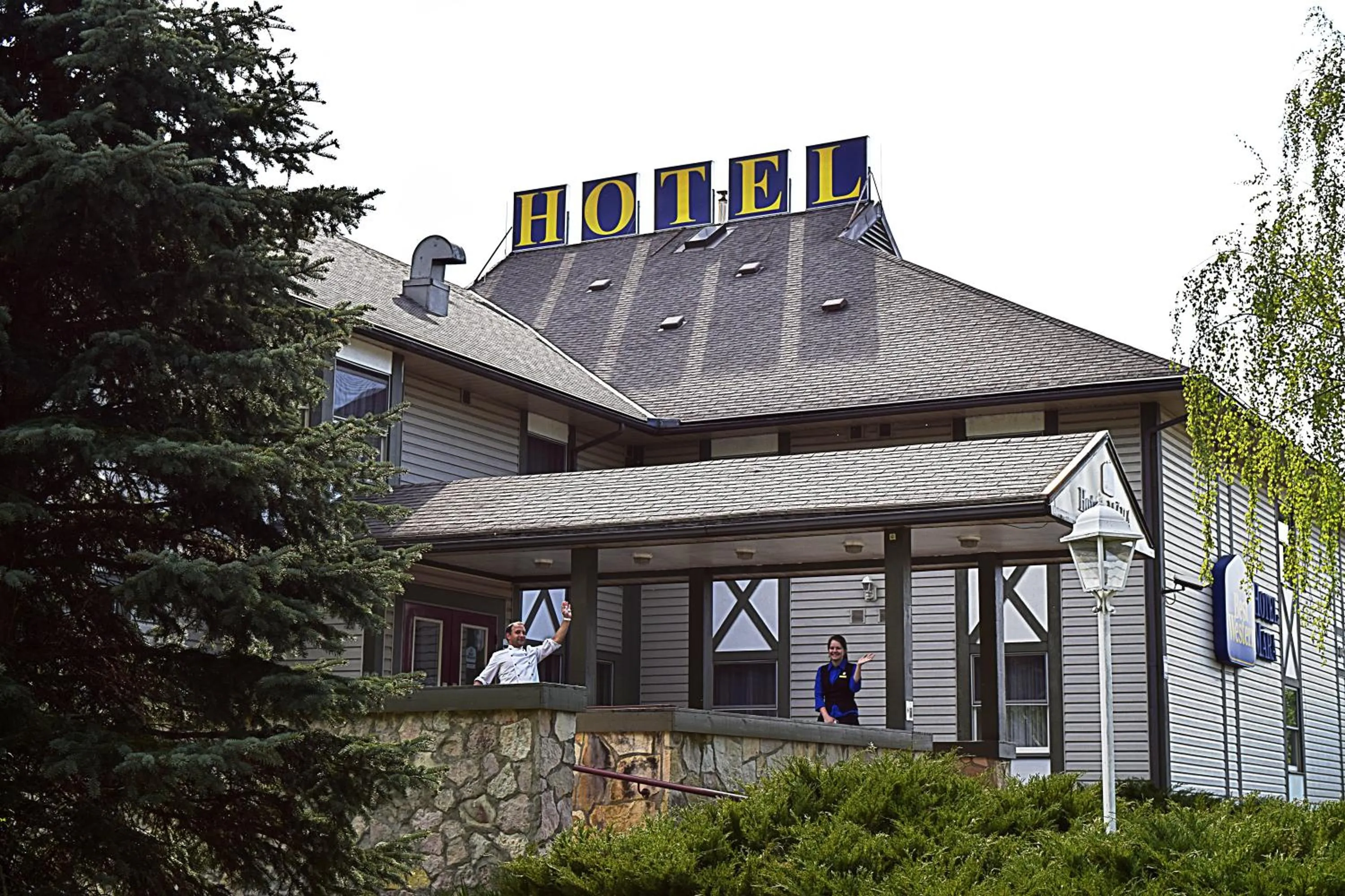 Staff in Airport Hotel Mara