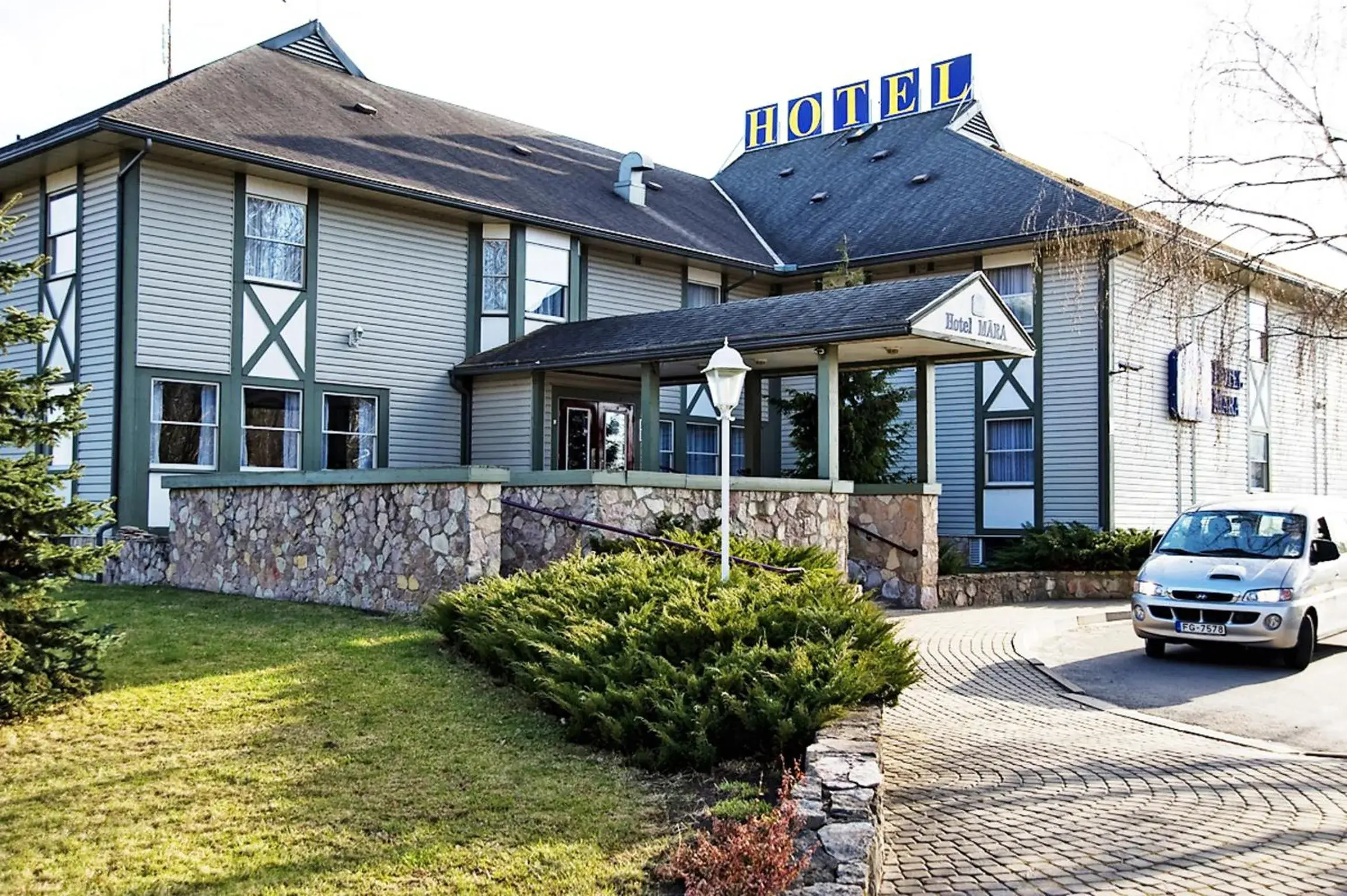 Facade/entrance in Airport Hotel Mara Facade/entrance in Airport Hotel Mara