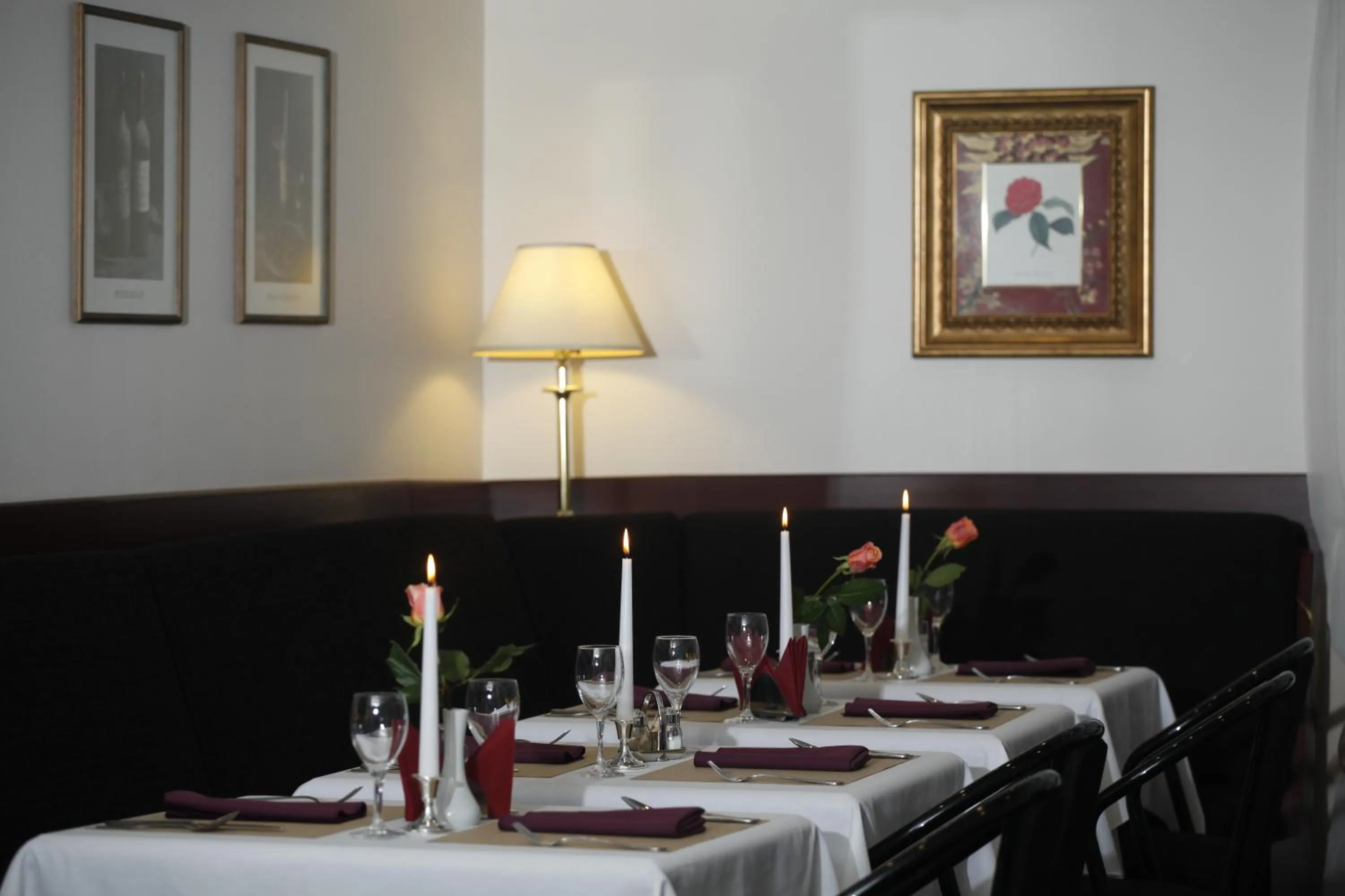 Restaurant/places to eat in Airport Hotel Mara