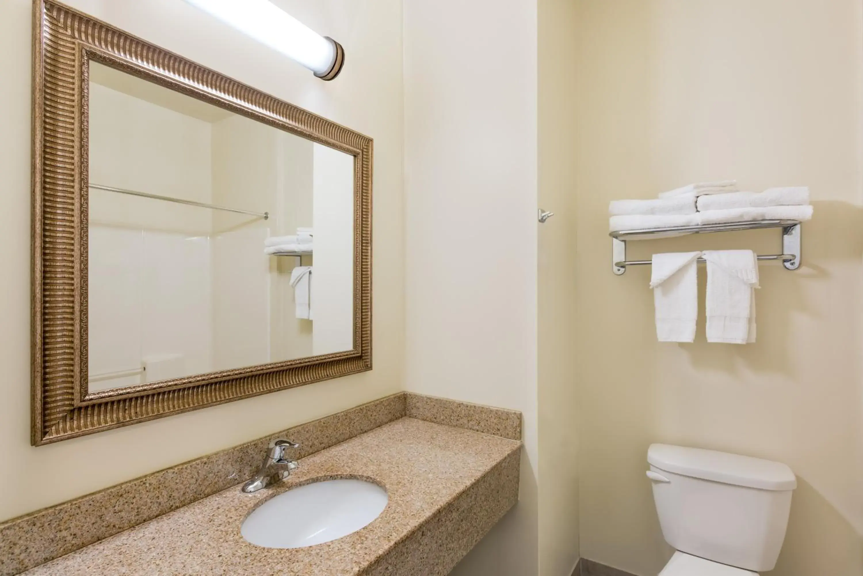 Bathroom in Knights Inn Palmyra Bathroom in Knights Inn Palmyra