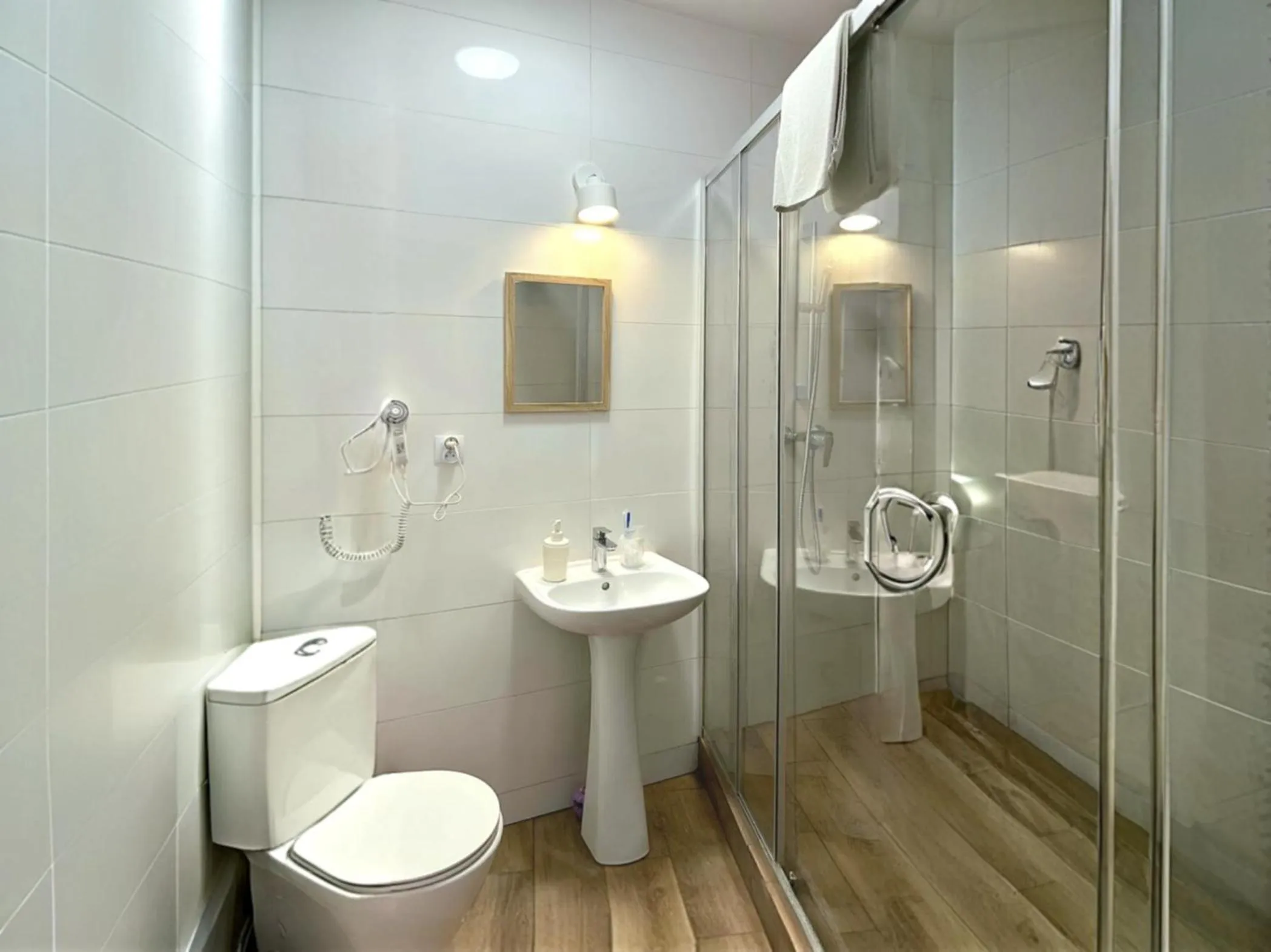 Shower in Helvetia Plus B&B - PRIVATE ROOMS and APARTMENTS