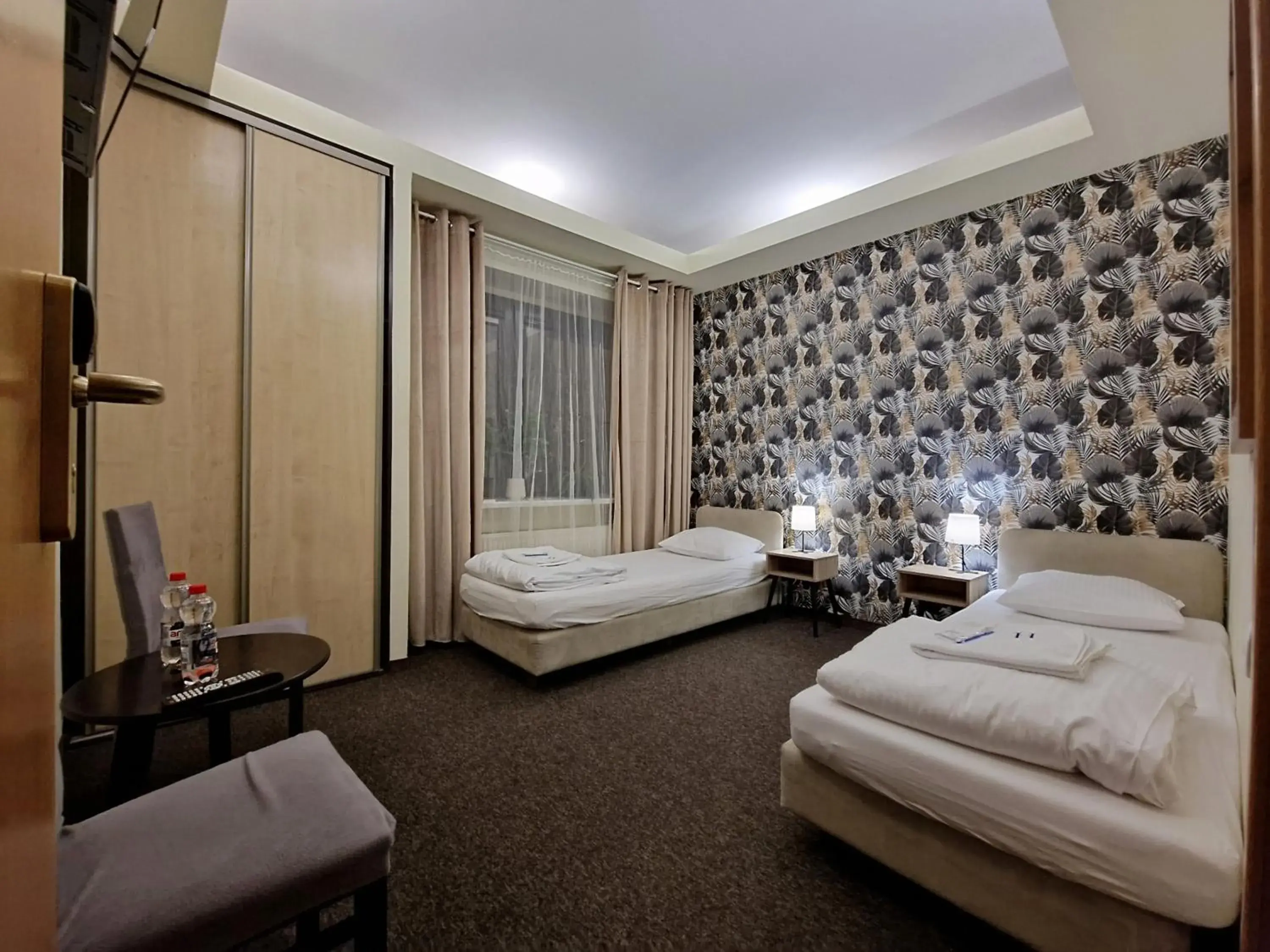 Standard Twin Room with Shared Bathroom in Helvetia Plus B&B - PRIVATE ROOMS and APARTMENTS Standard Twin Room with Shared Bathroom in Helvetia Plus B&B - PRIVATE ROOMS and APARTMENTS