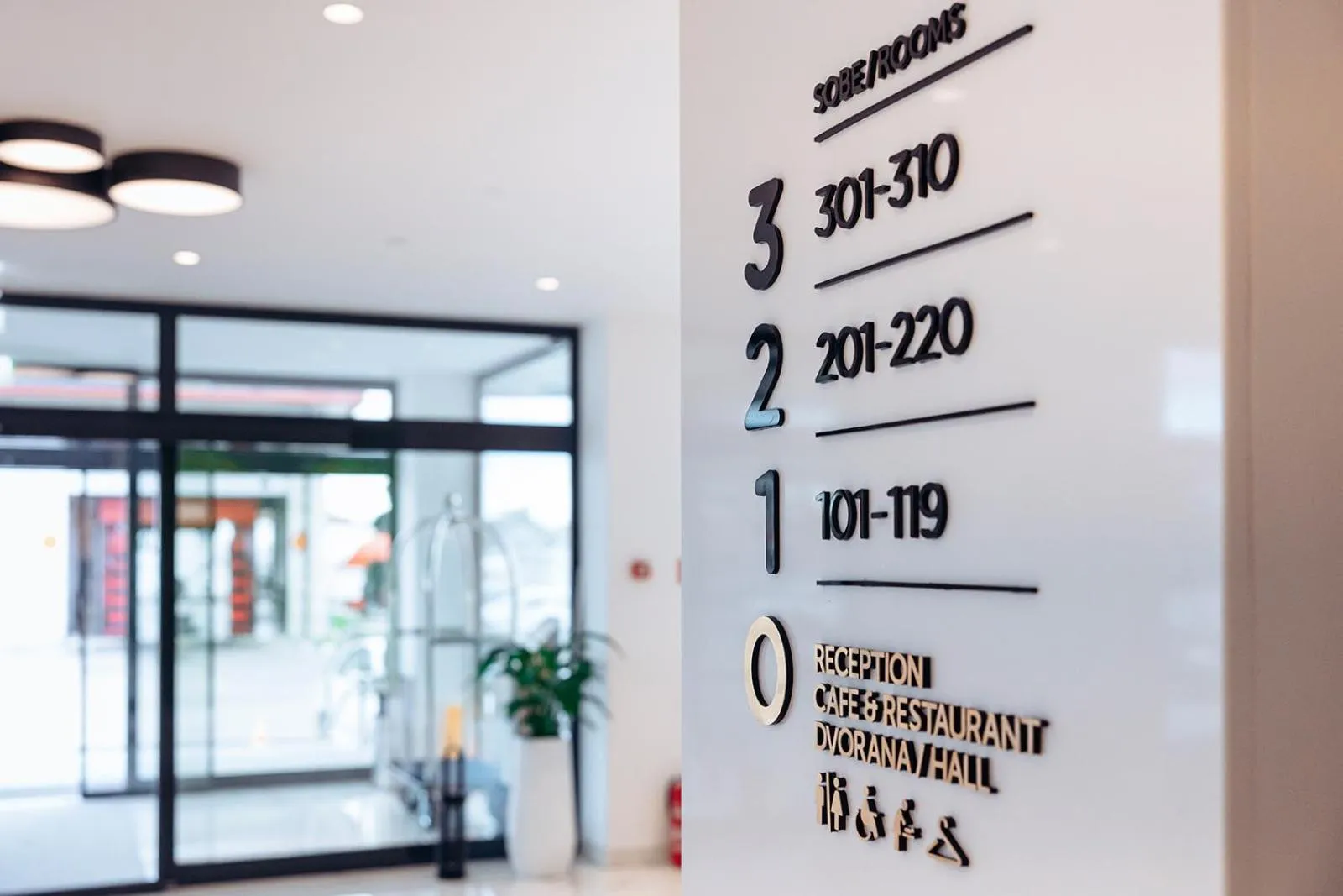 Logo/Certificate/Sign in Antunović Hotel East