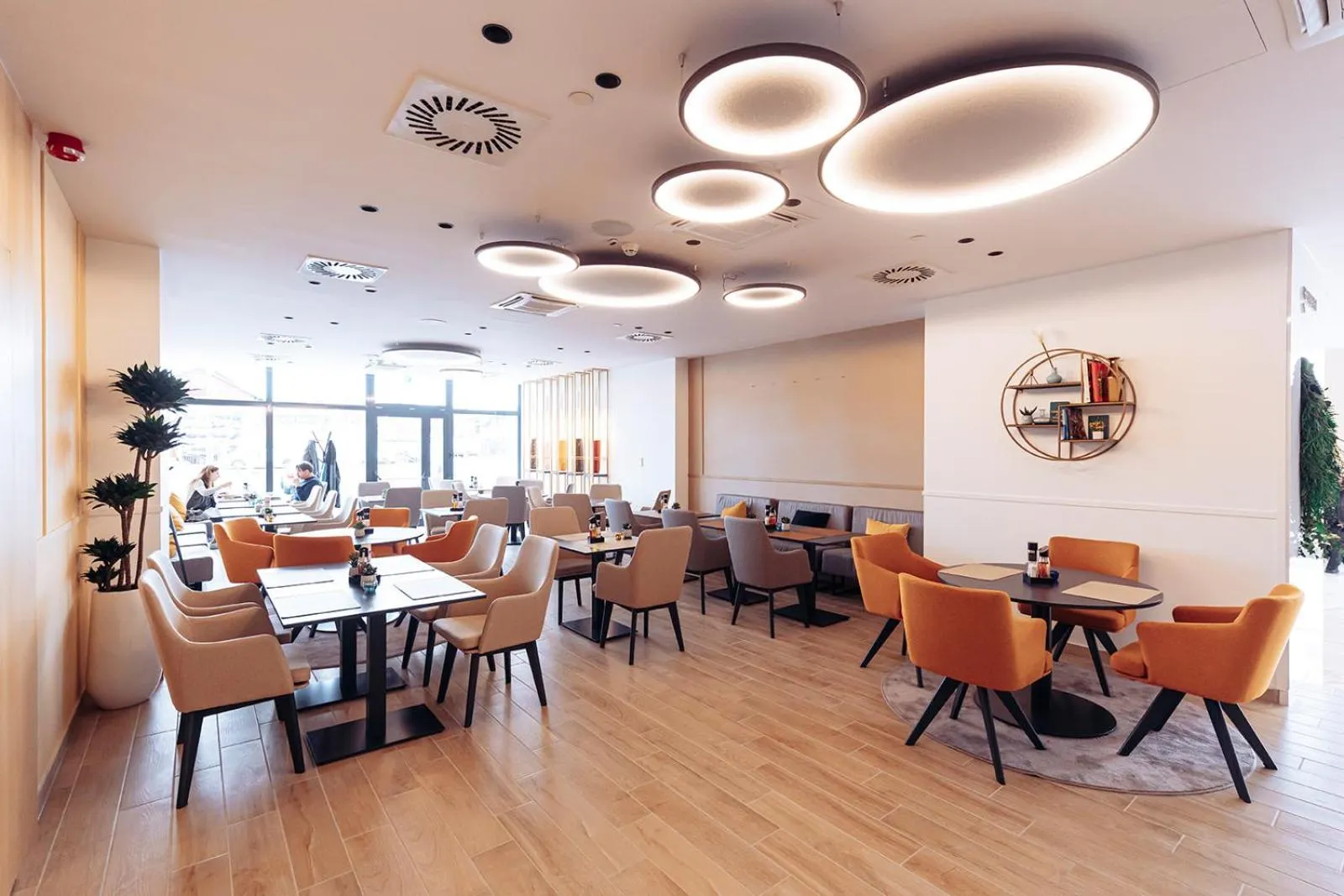 Restaurant/places to eat in Antunović Hotel East