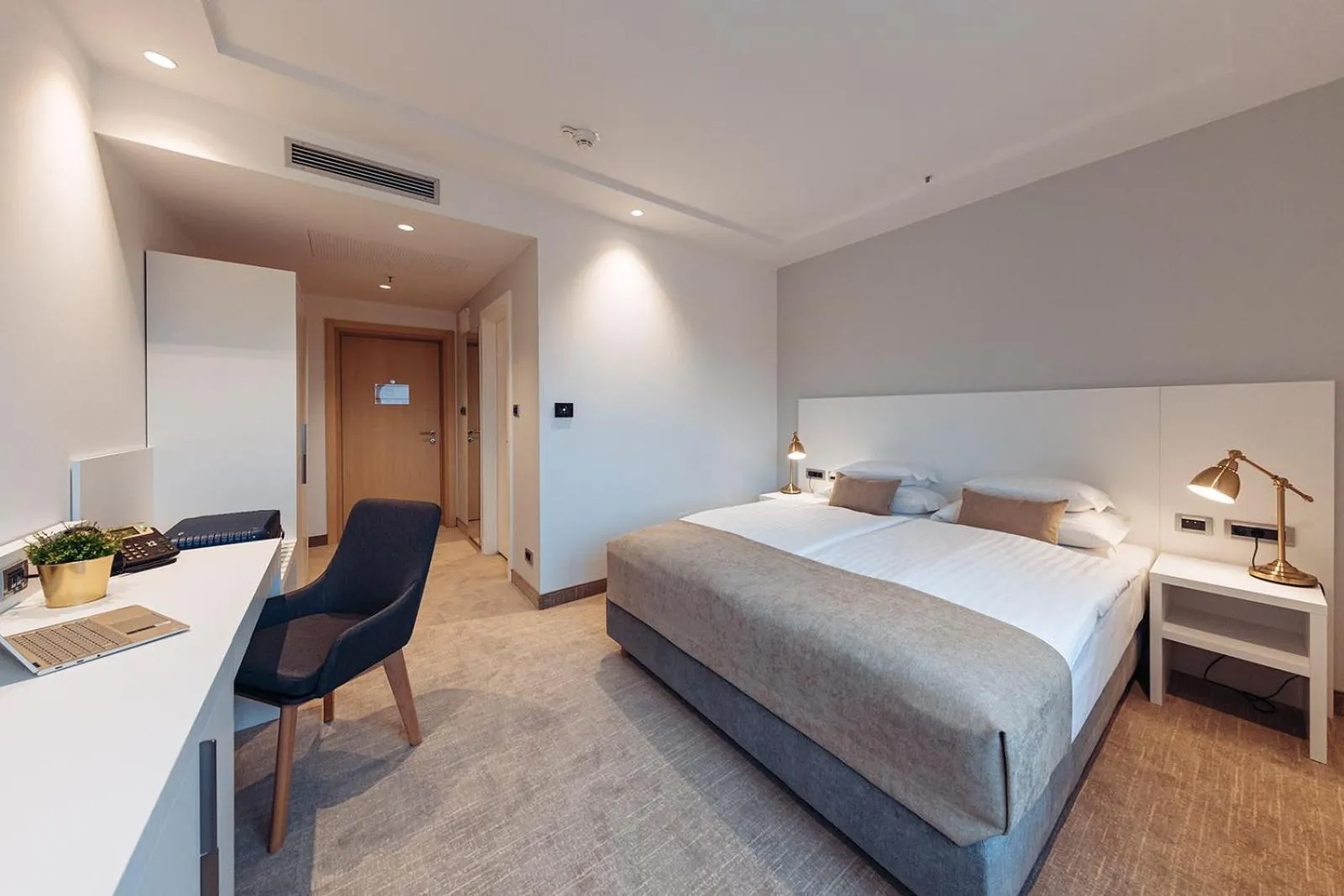 Photo of the whole room, Bed in Antunović Hotel East