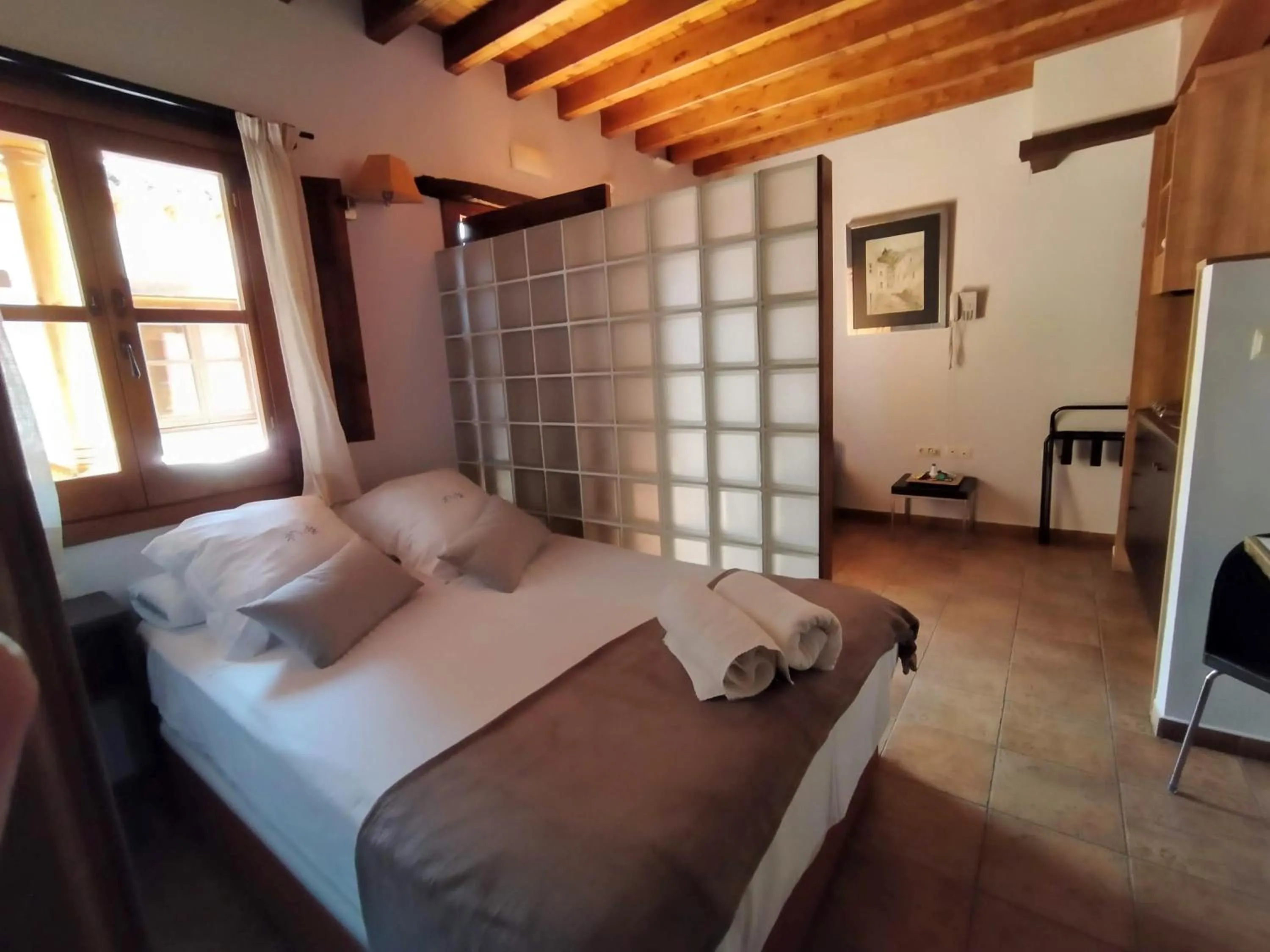 Bed in Apartamentos Alhambra