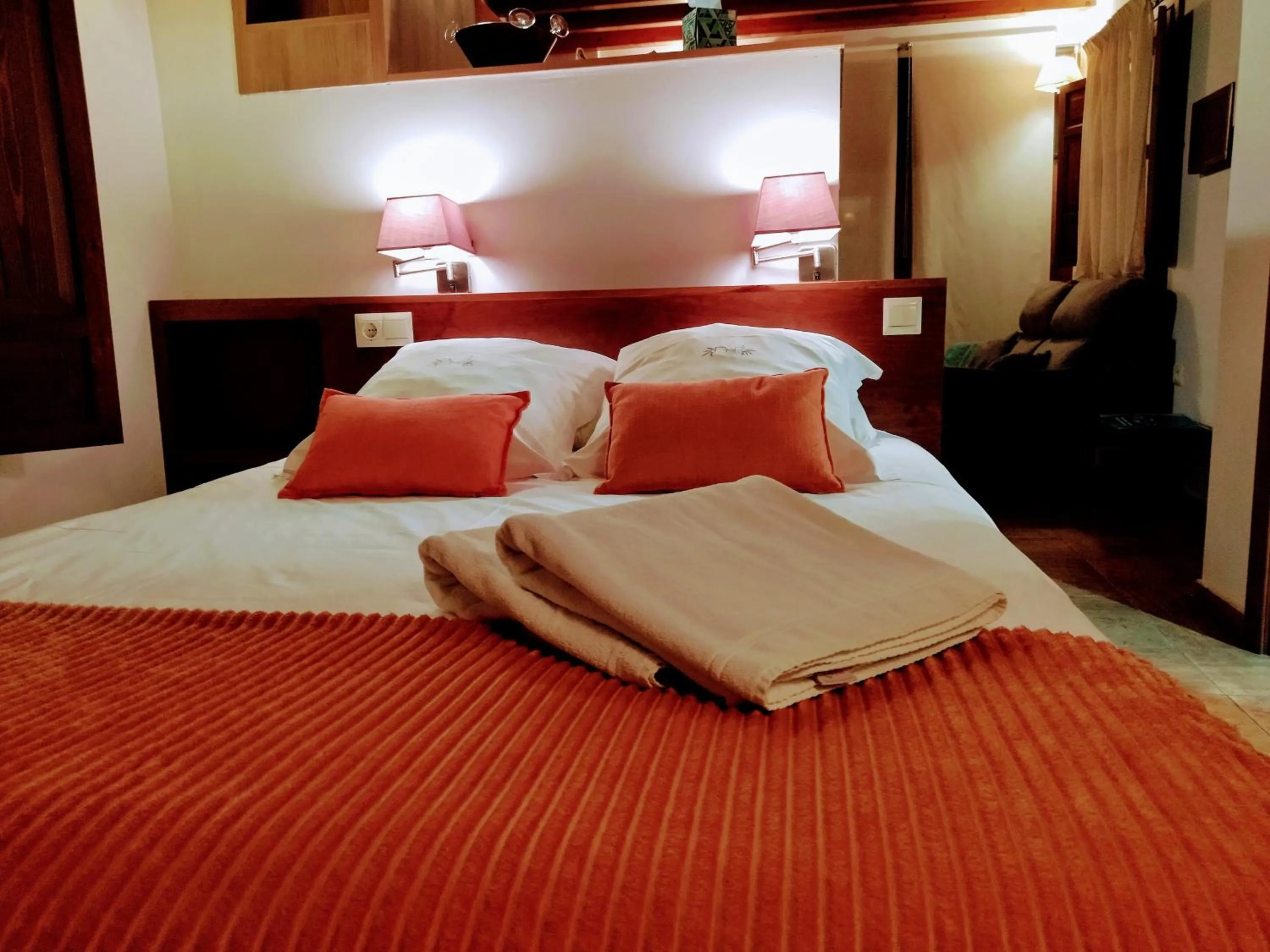 Bed in Apartamentos Alhambra