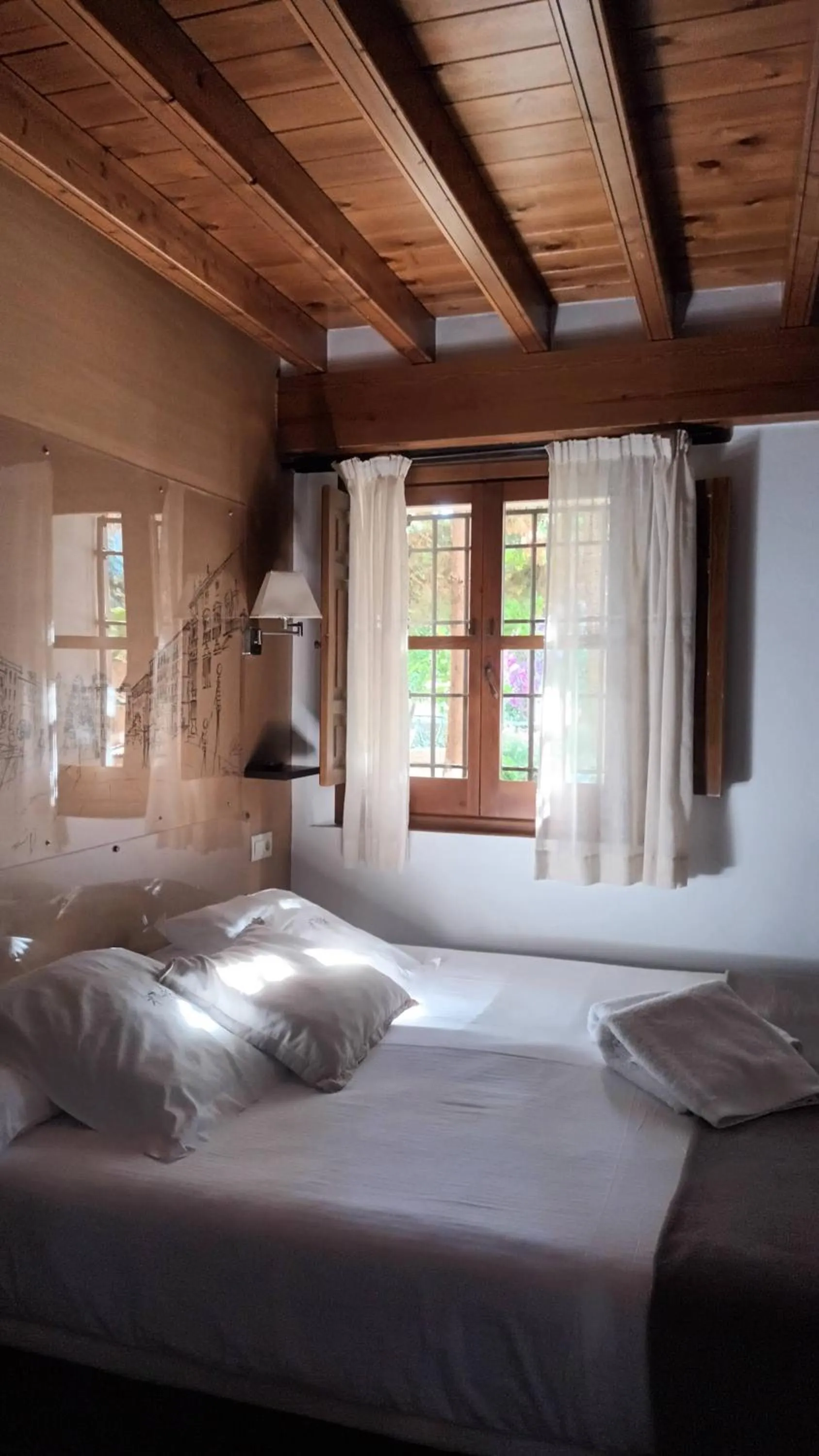 Bed in Apartamentos Alhambra