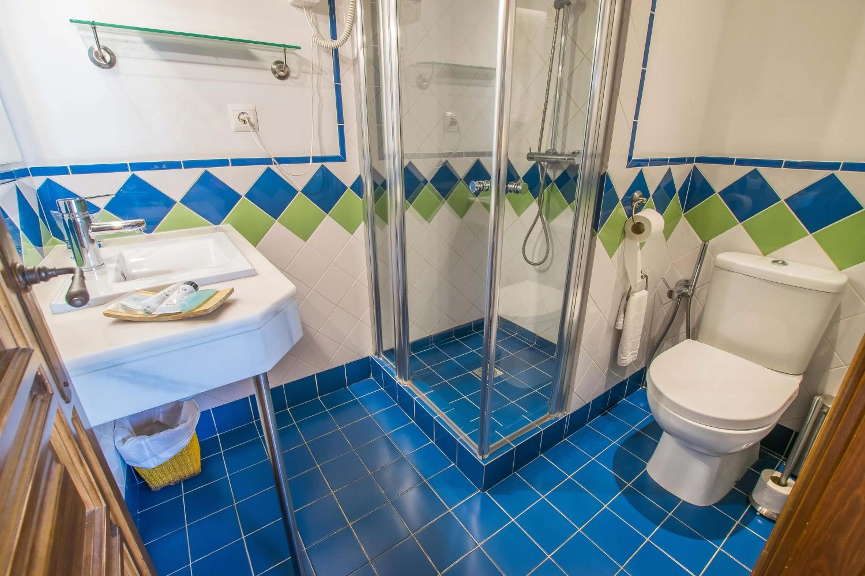 Toilet in Apartamentos Alhambra