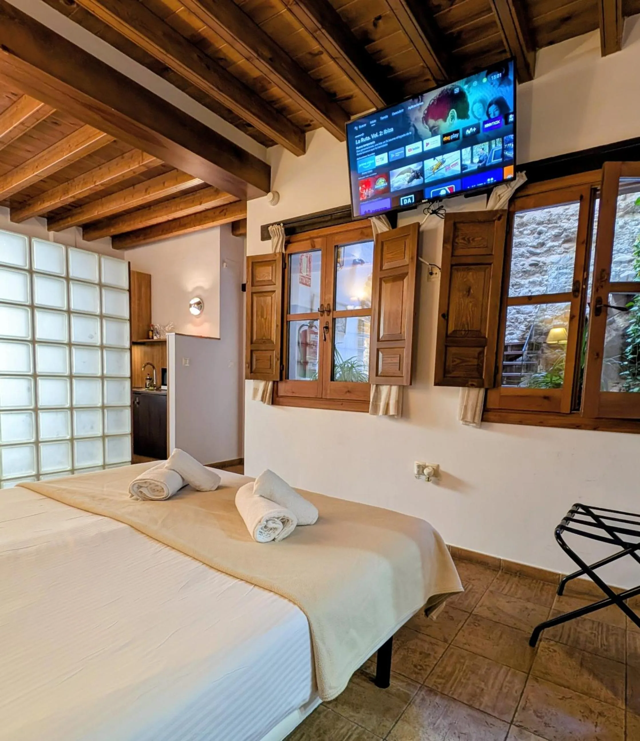 TV and multimedia, Bed in Apartamentos Alhambra