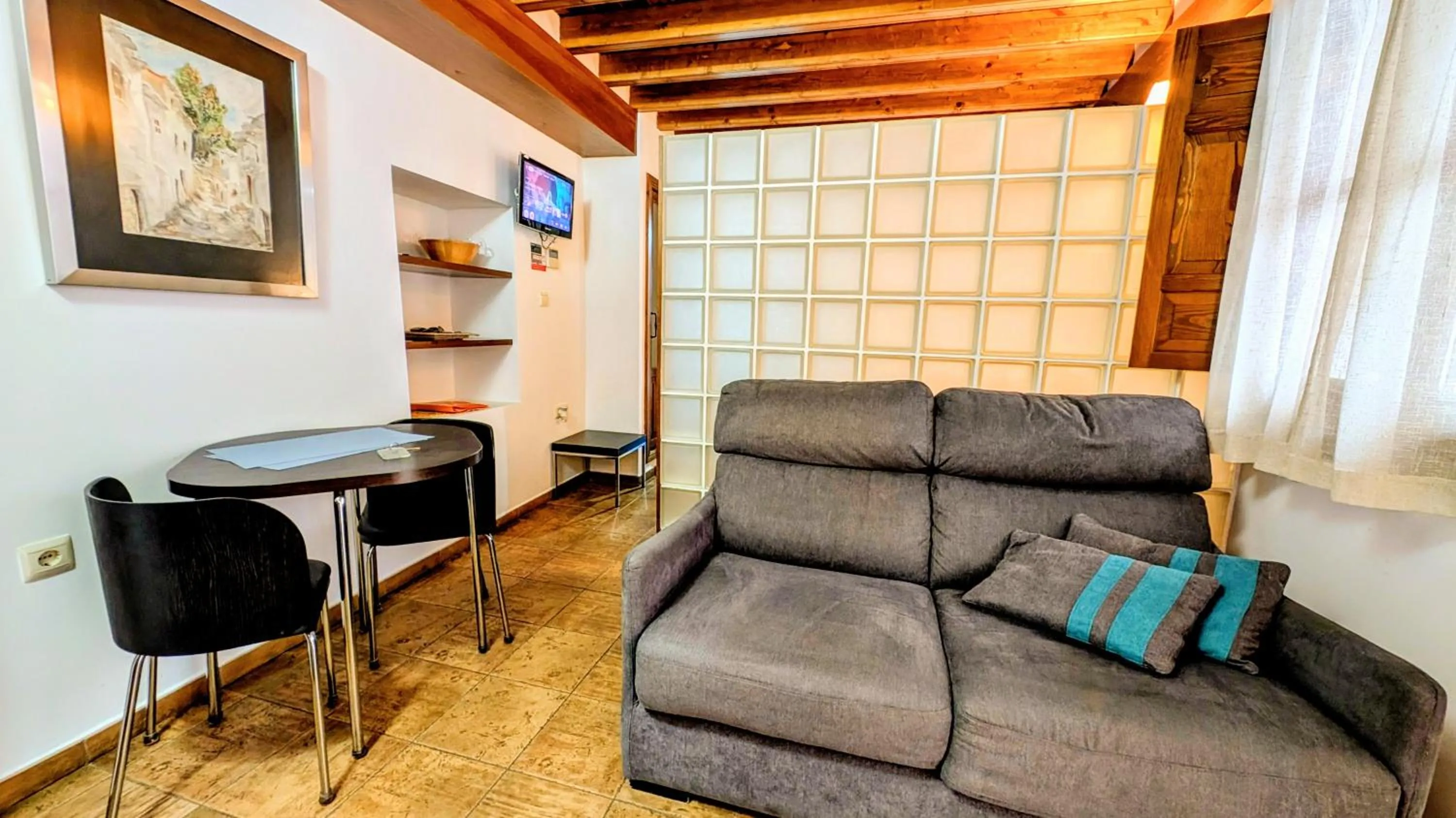 TV and multimedia in Apartamentos Alhambra